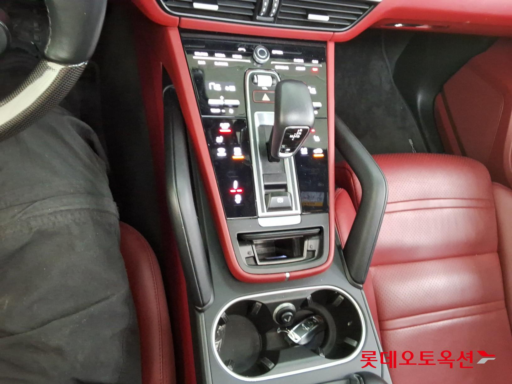PORSCHE 카이엔 - 32