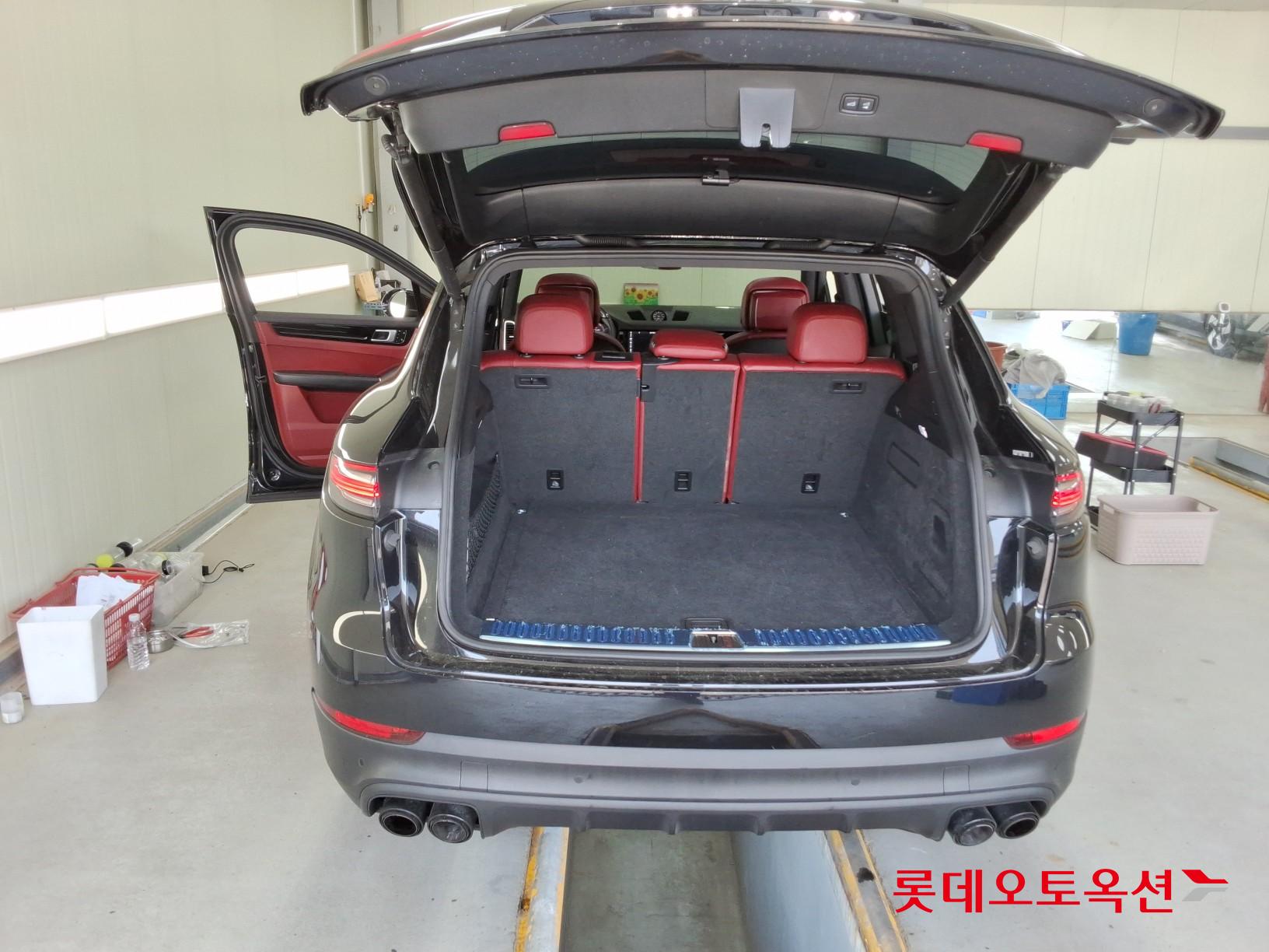 PORSCHE 카이엔 - 9