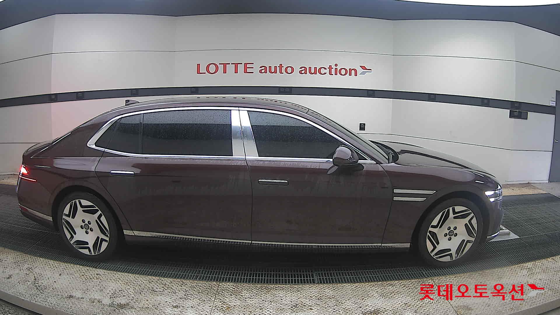 Genesis G90 - 21
