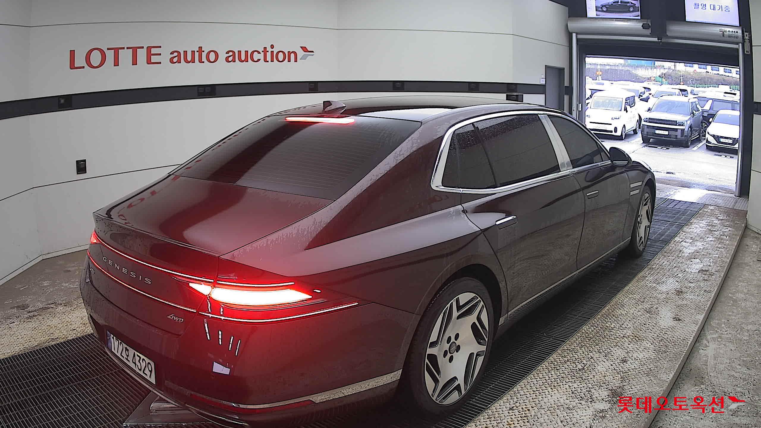 Genesis G90 - 5