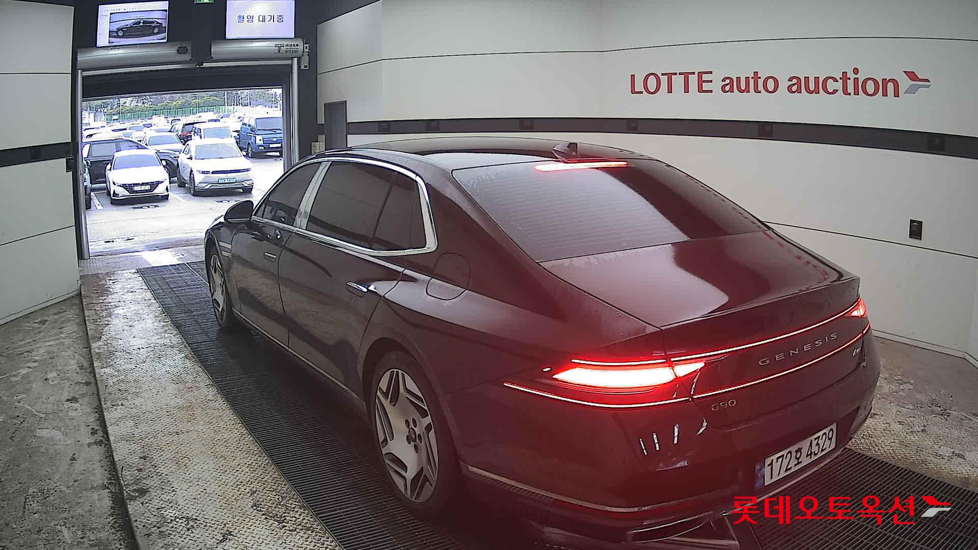 Genesis G90 - 16