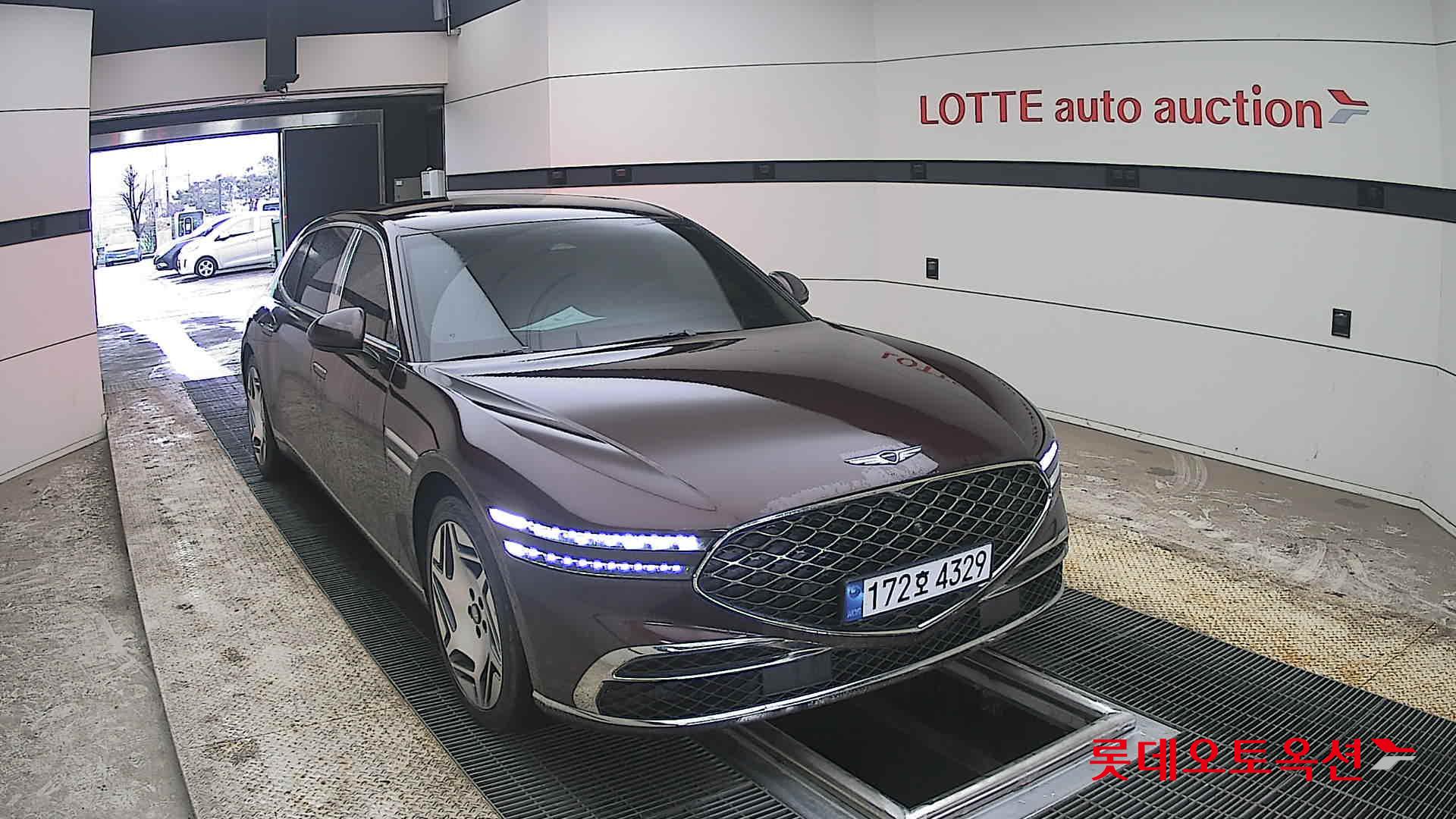Genesis G90 - 24