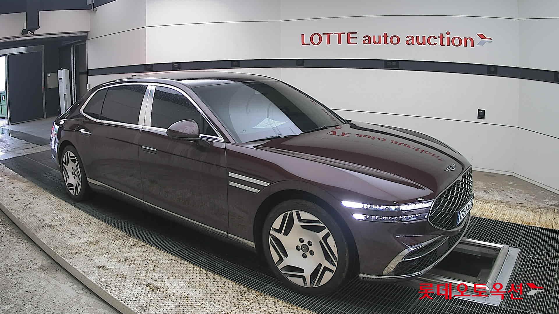 Genesis G90 - 23