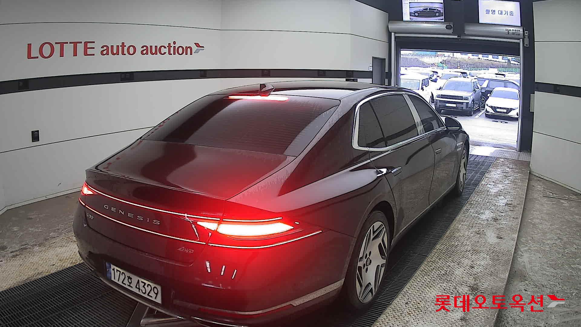 Genesis G90 - 18