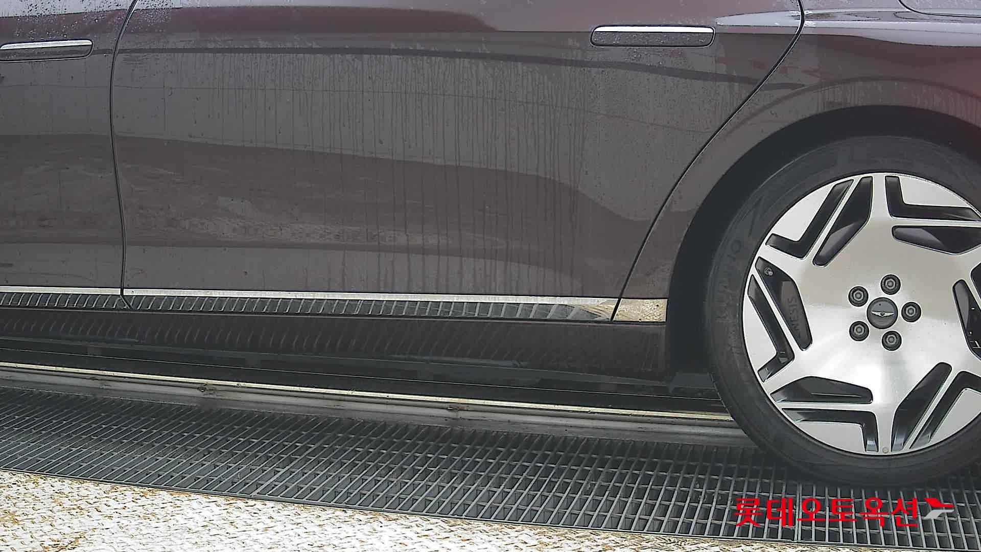 Genesis G90 - 26