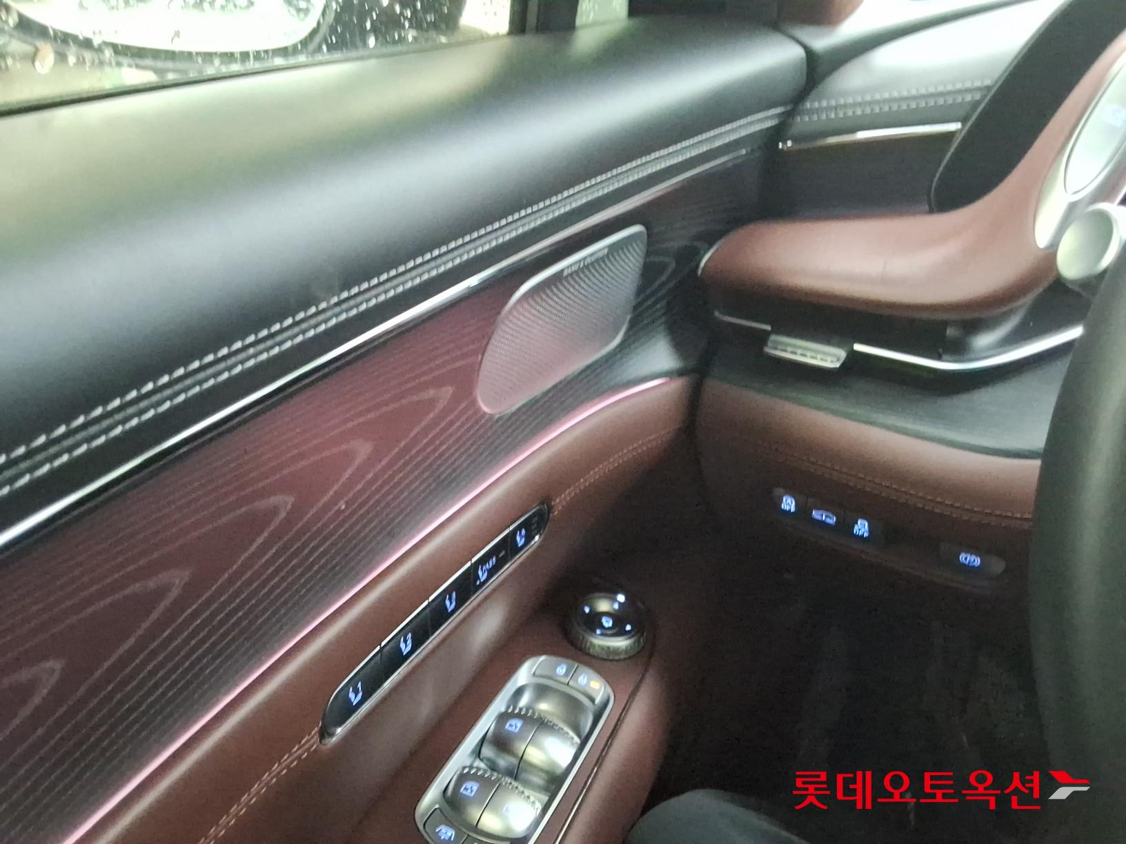 Genesis G90 - 29