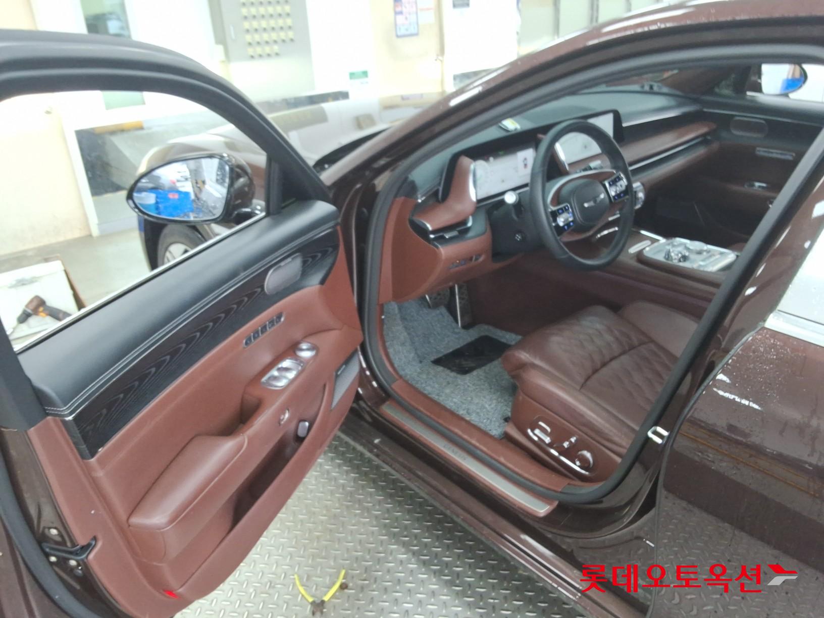 Genesis G90 - 36