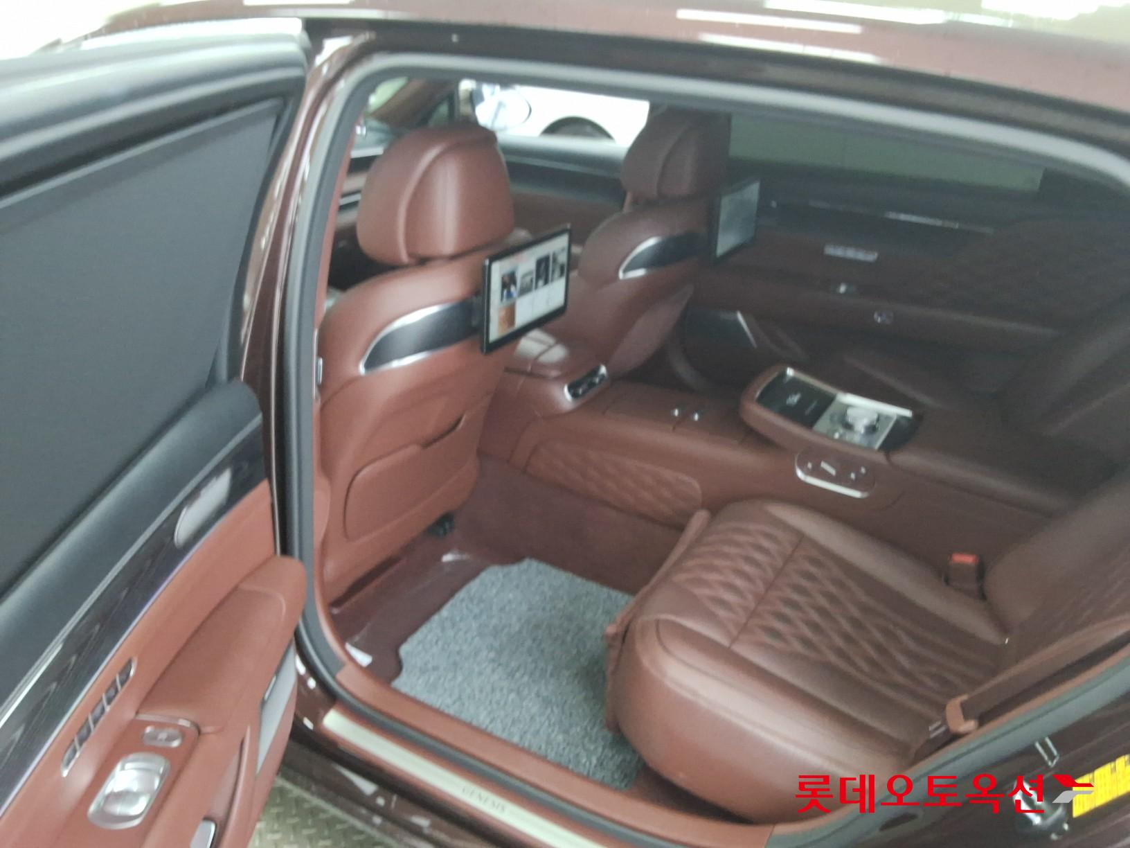 Genesis G90 - 37
