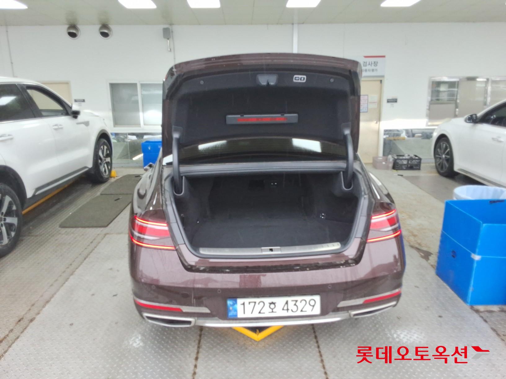 Genesis G90 - 9