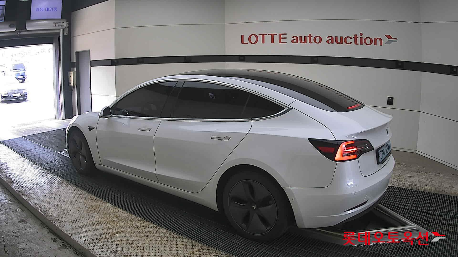 TESLA Model 3 - 15