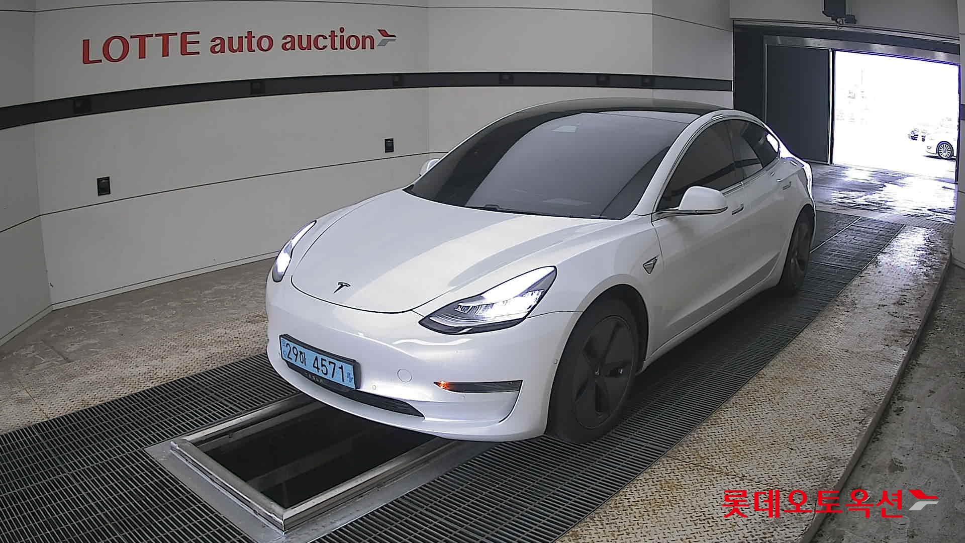 TESLA Model 3 - 3