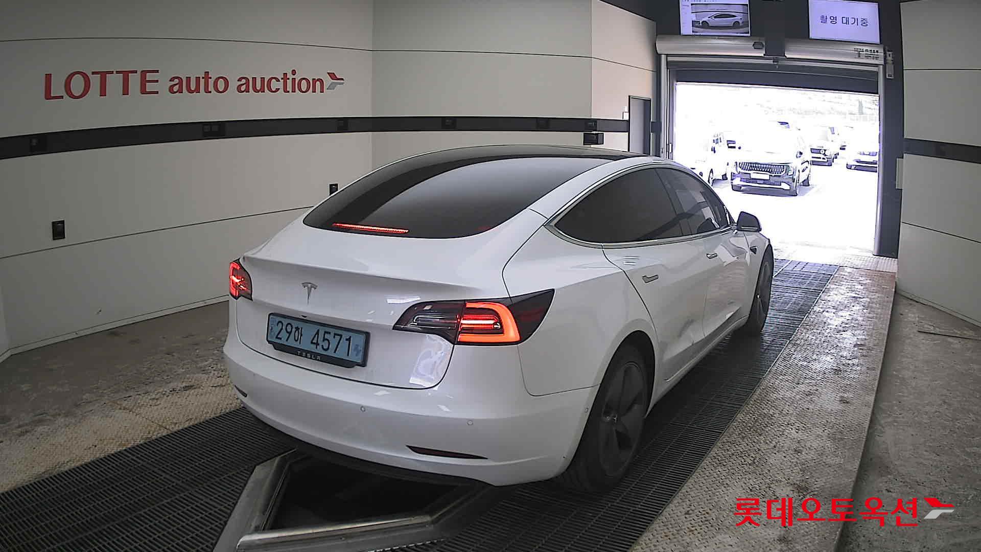 TESLA Model 3 - 18