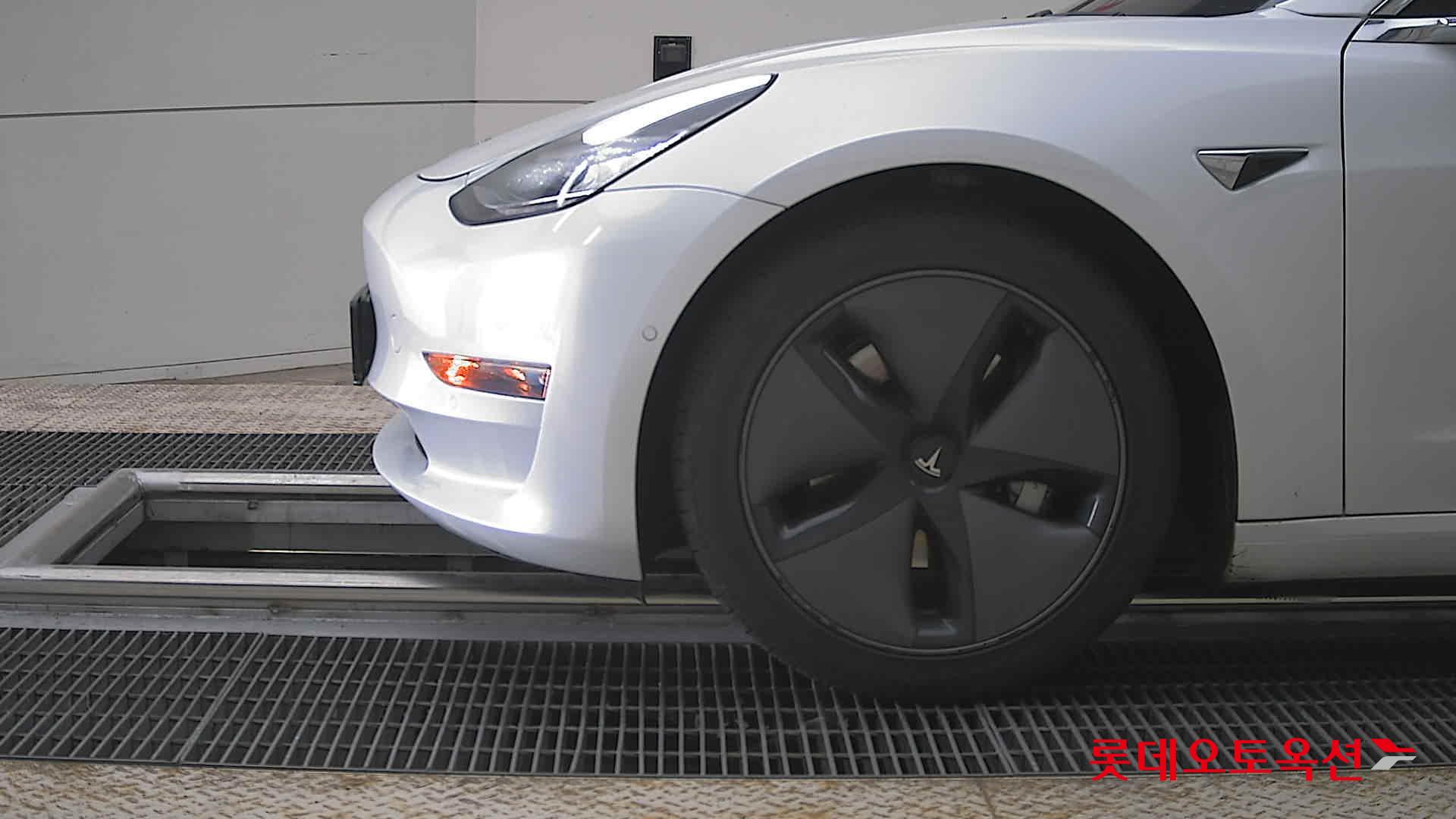 TESLA Model 3 - 25