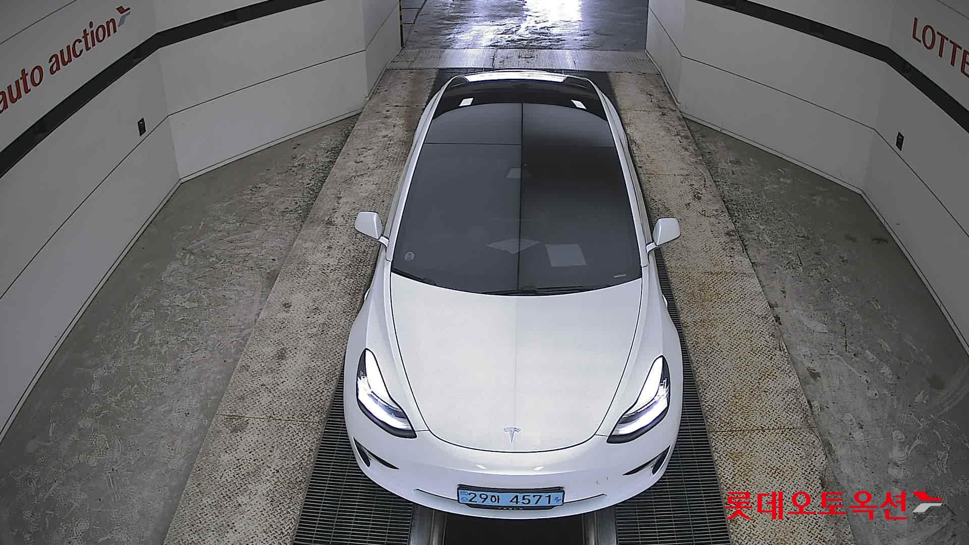 TESLA Model 3 - 7