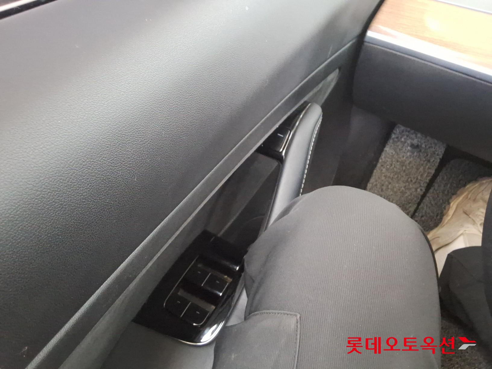 TESLA Model 3 - 29