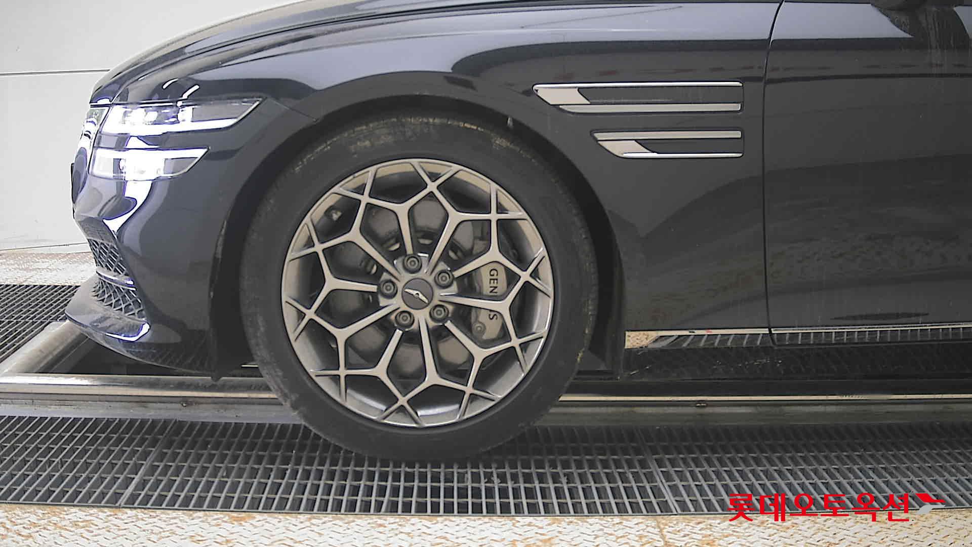 Genesis G80 - 25