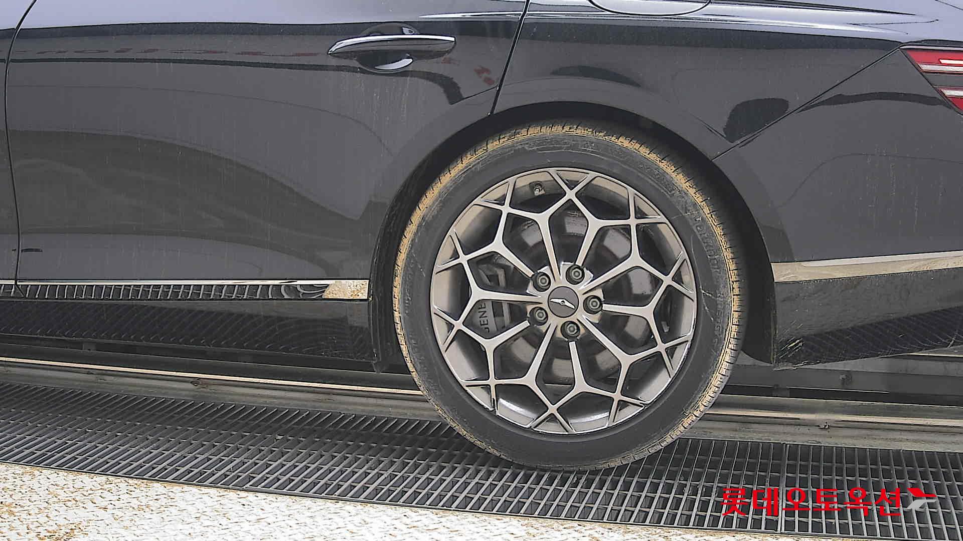 Genesis G80 - 26