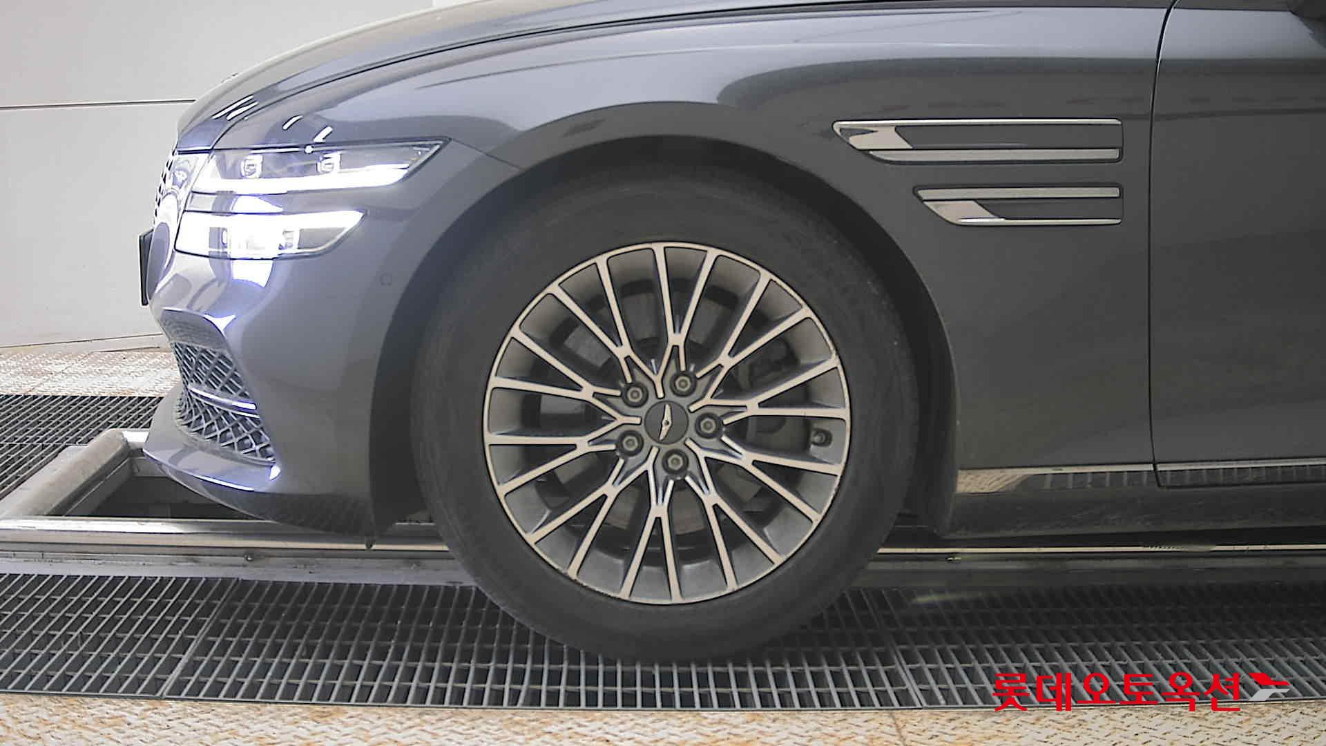 Genesis G80 - 25