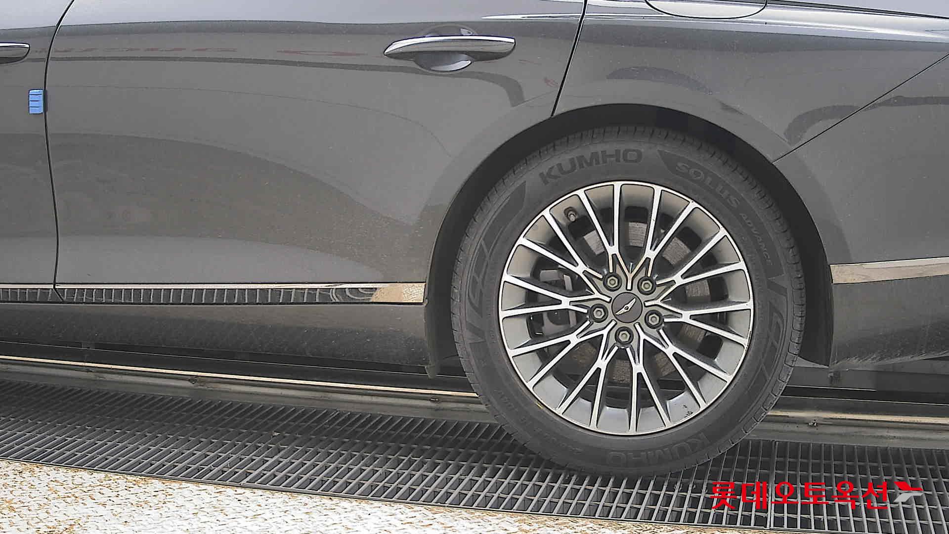 Genesis G80 - 26