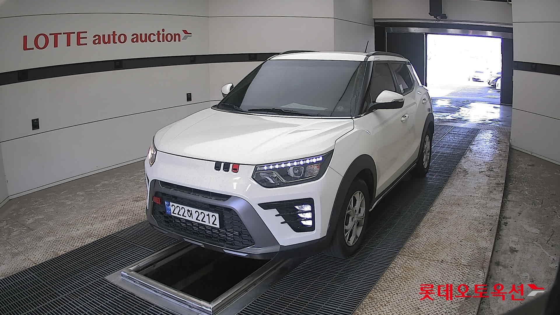 KG Mobility Tivoli - 10