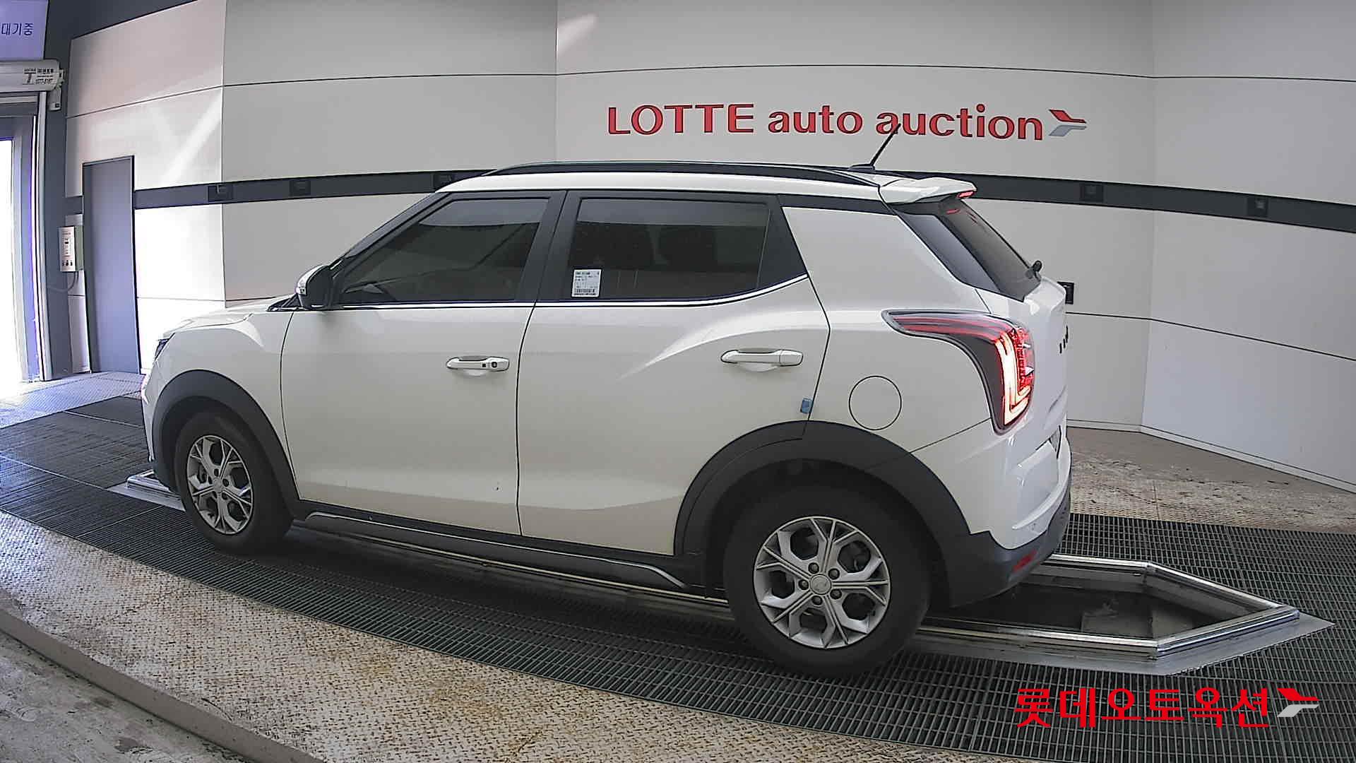 KG Mobility Tivoli - 14