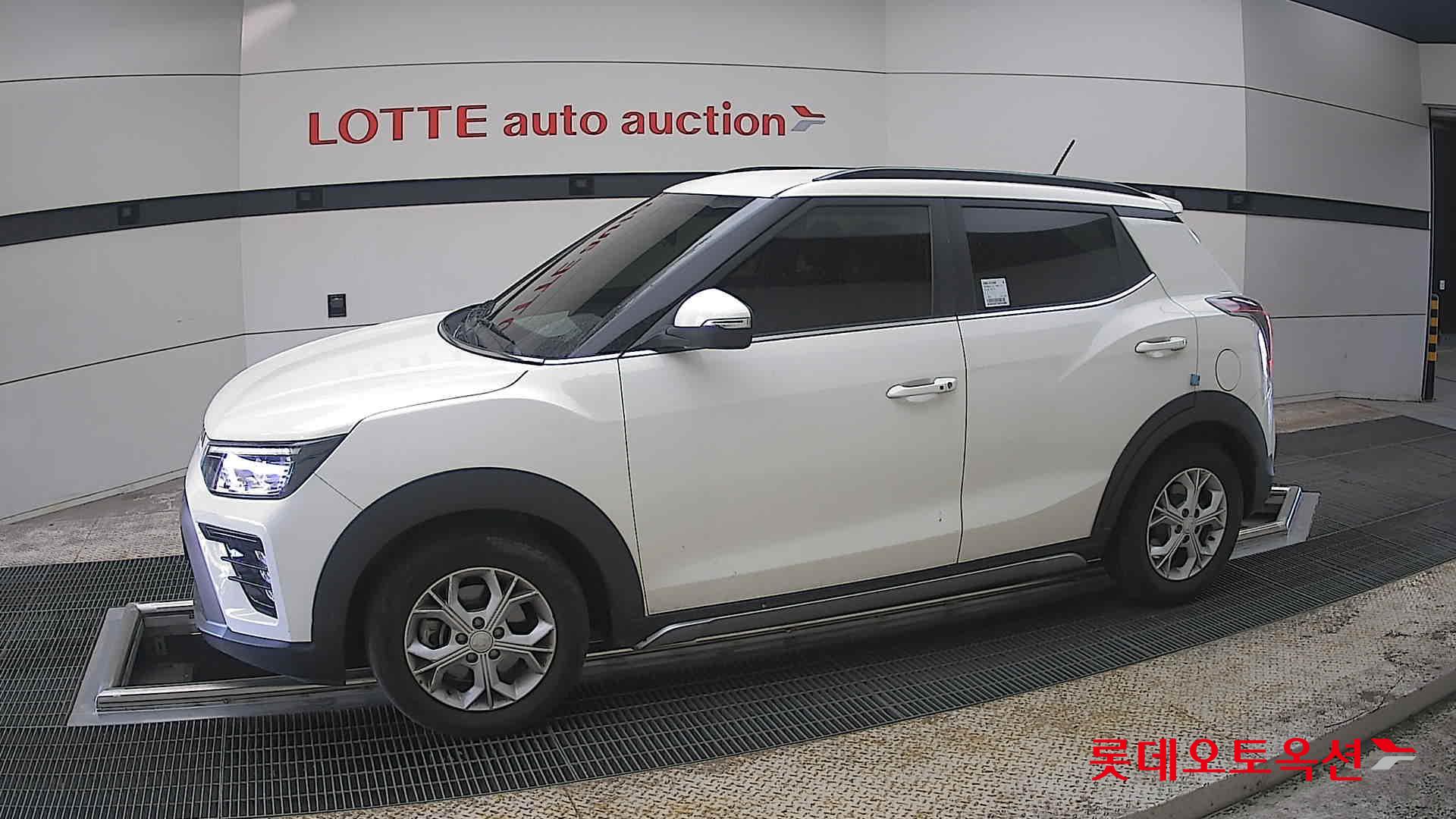 KG Mobility Tivoli - 12