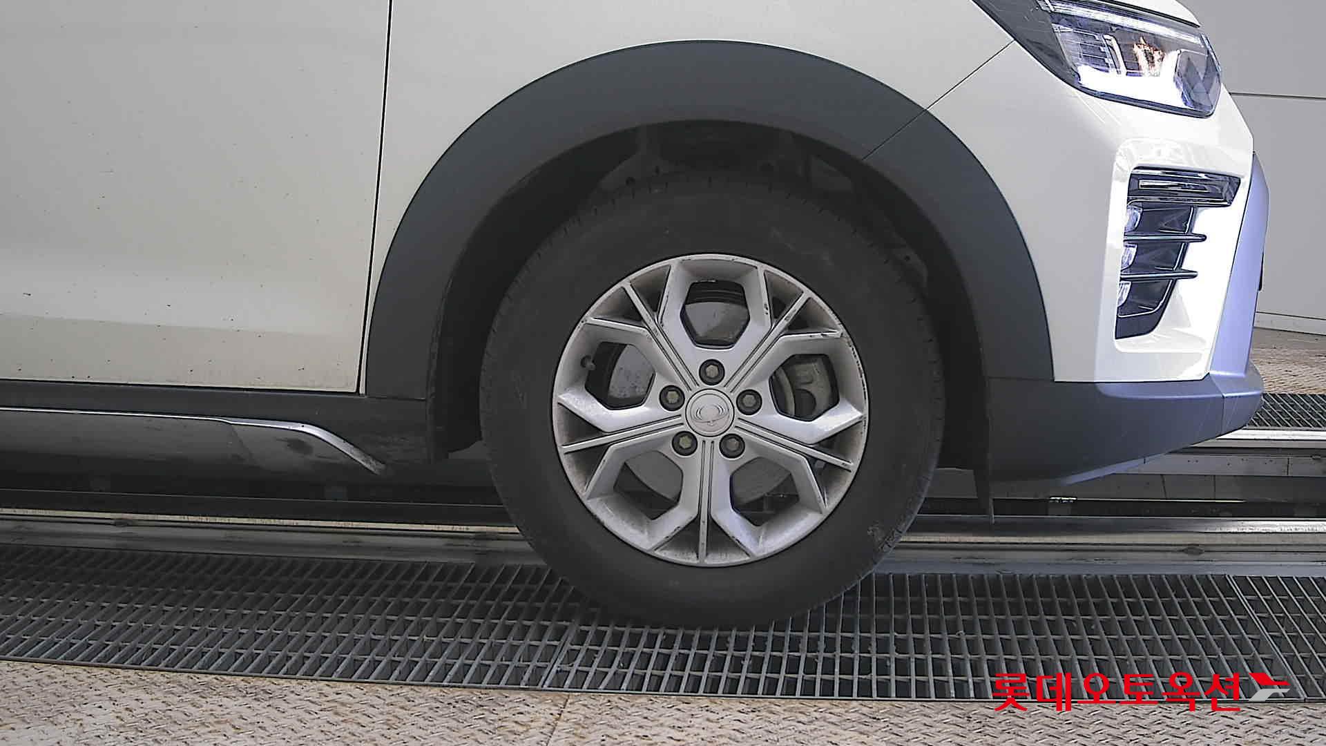 KG Mobility Tivoli - 27