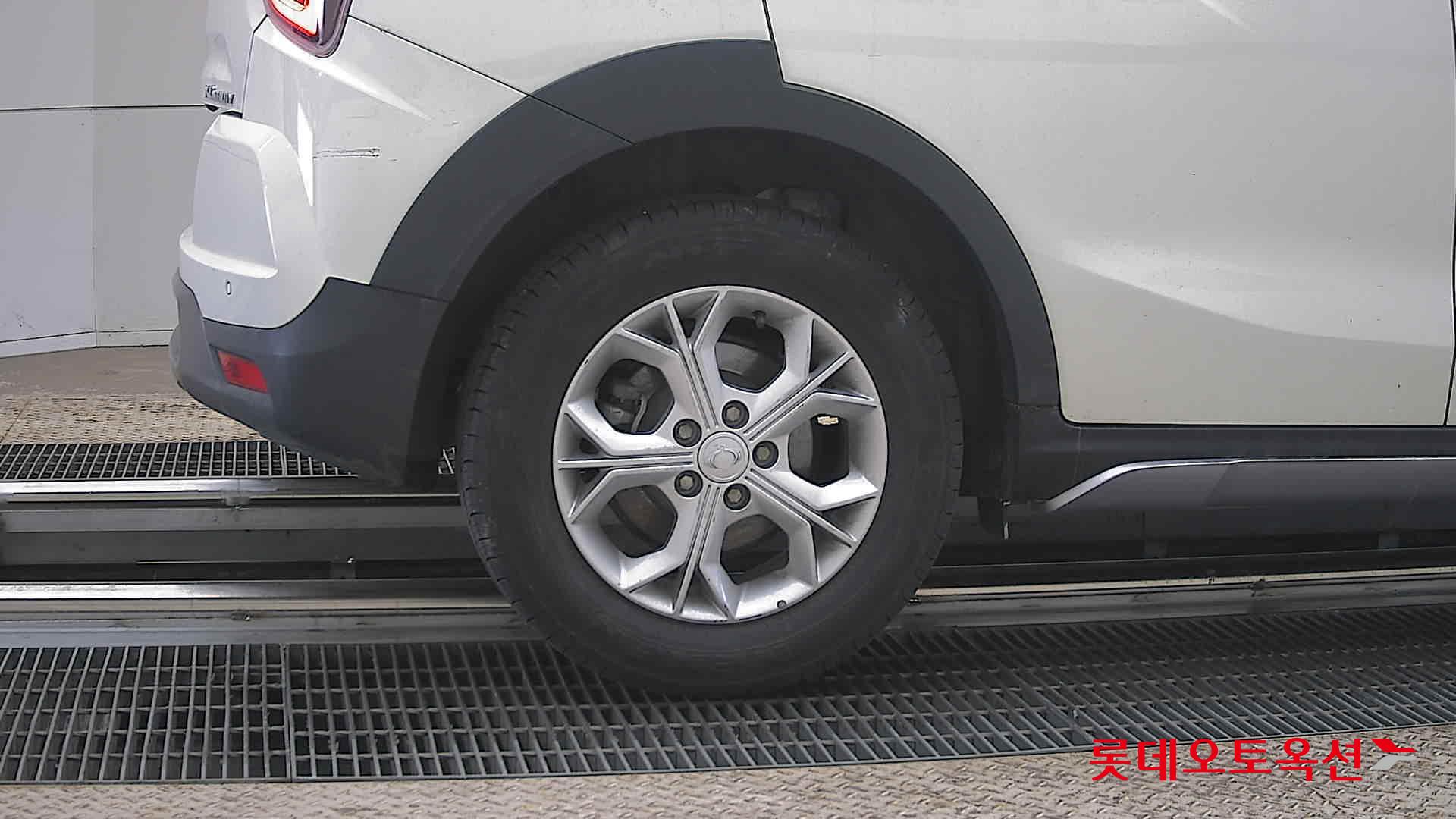 KG Mobility Tivoli - 28