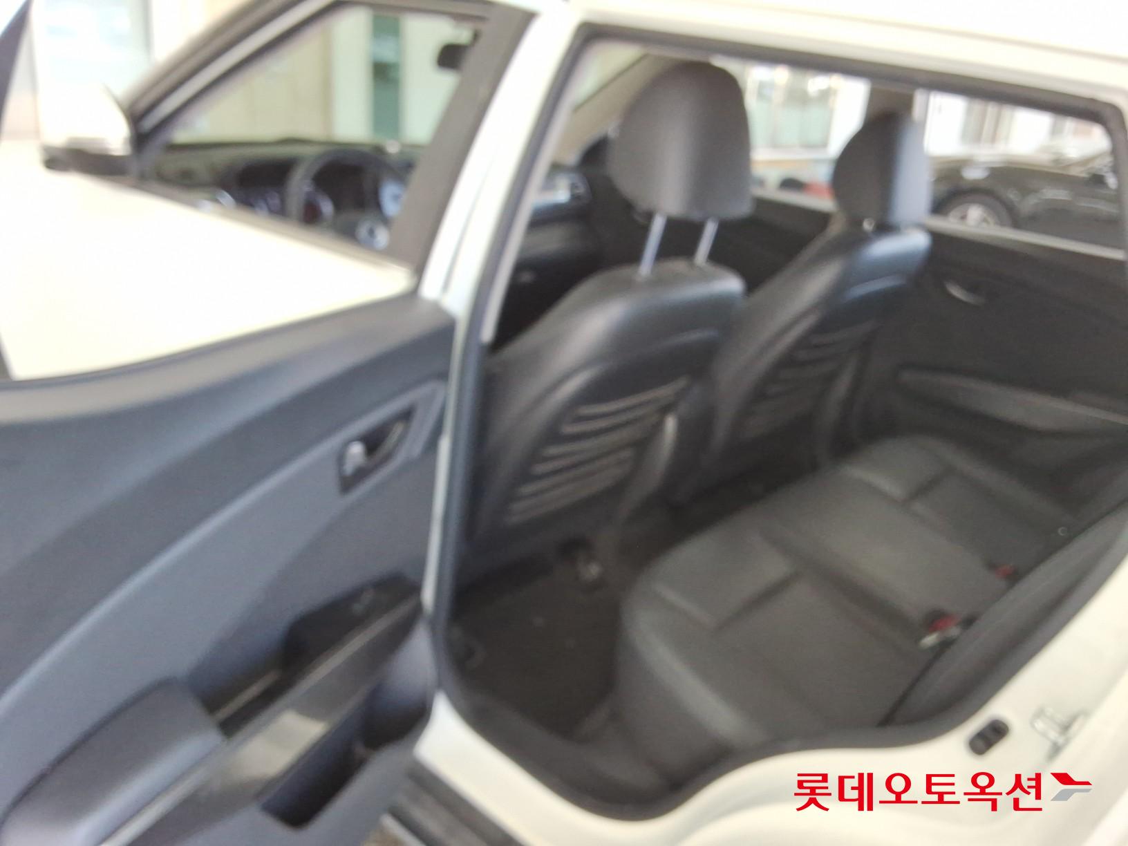 KG Mobility Tivoli - 37