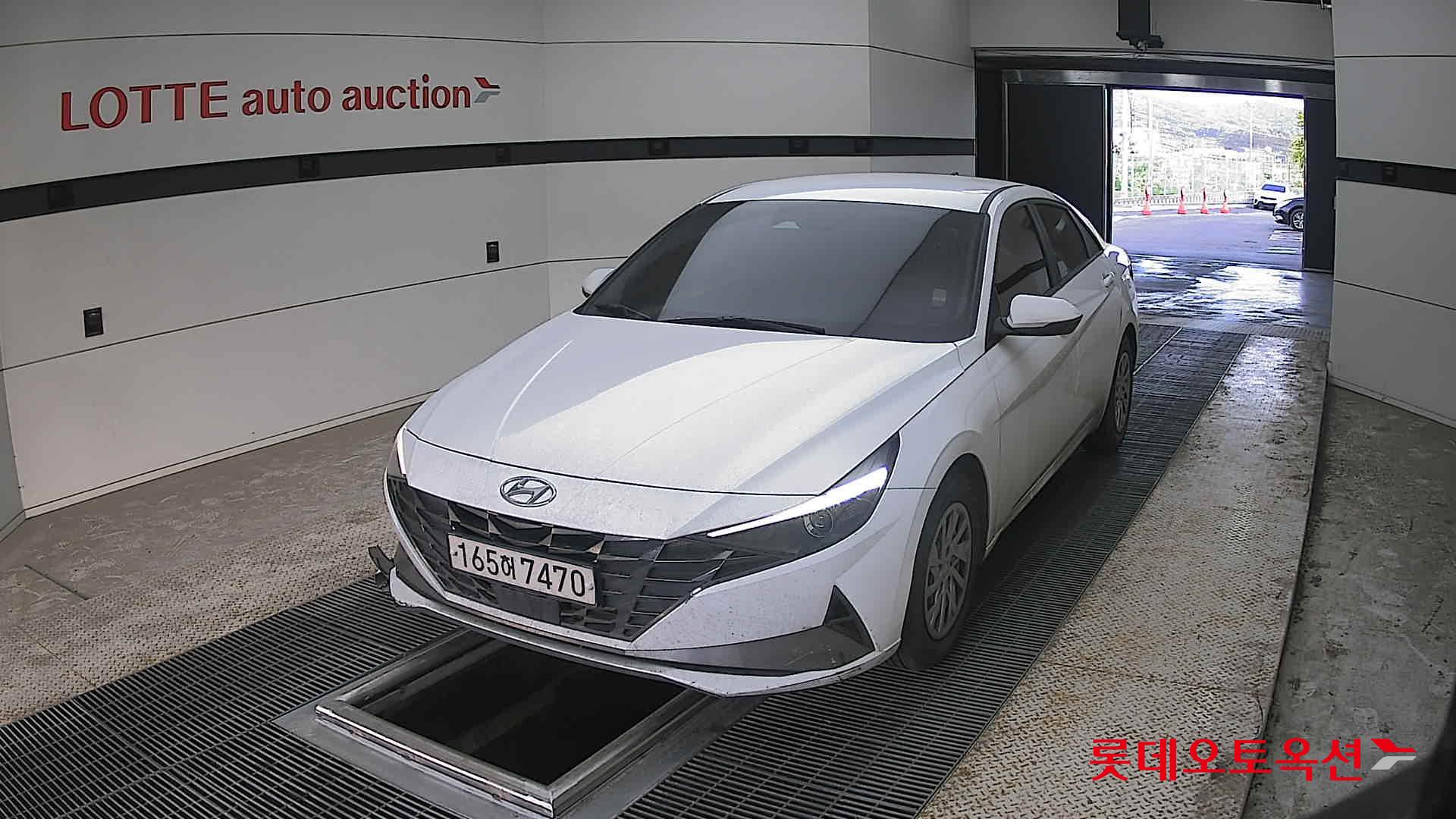 Hyundai Elantra 2022 - Image 10