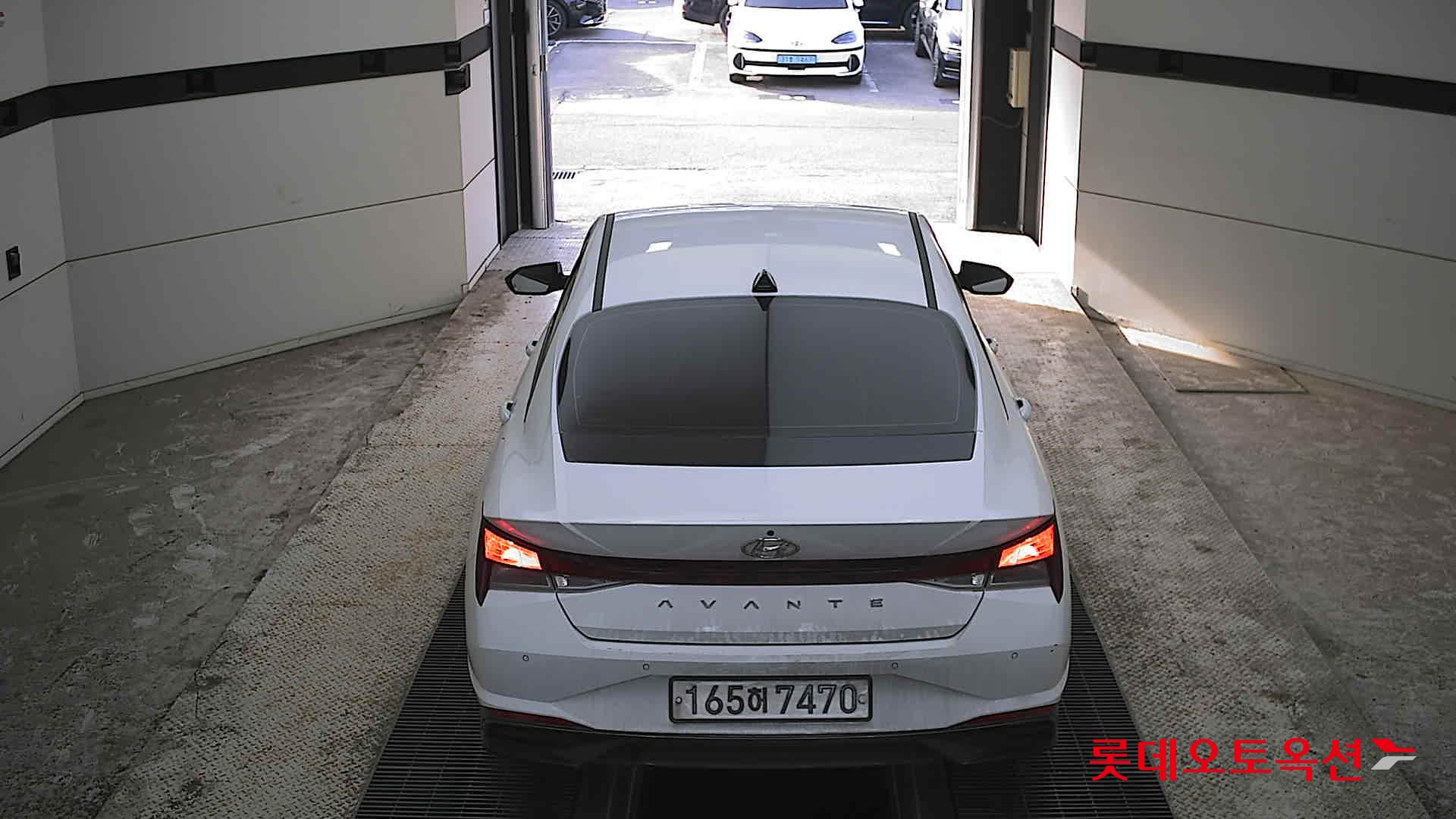 Hyundai Elantra 2022 - Image 17