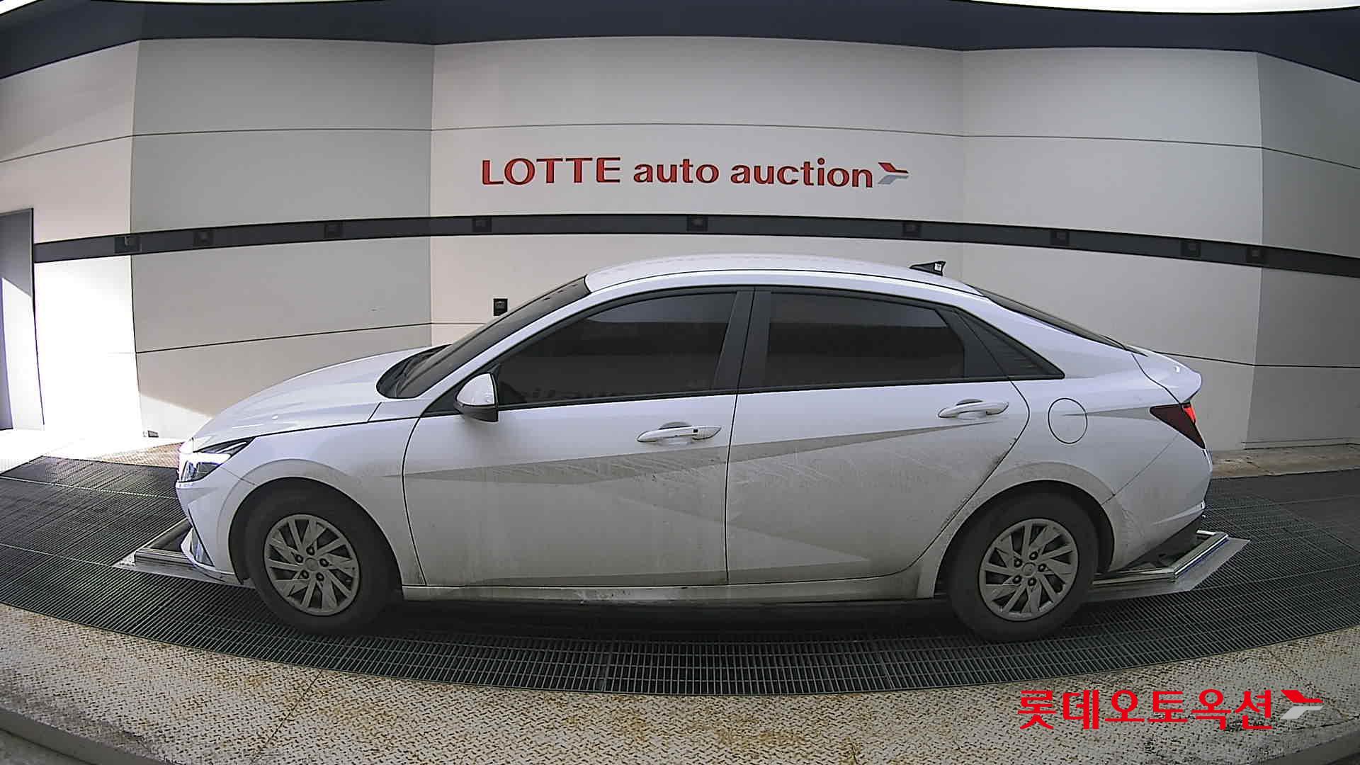 Hyundai Elantra 2022 - Image 13