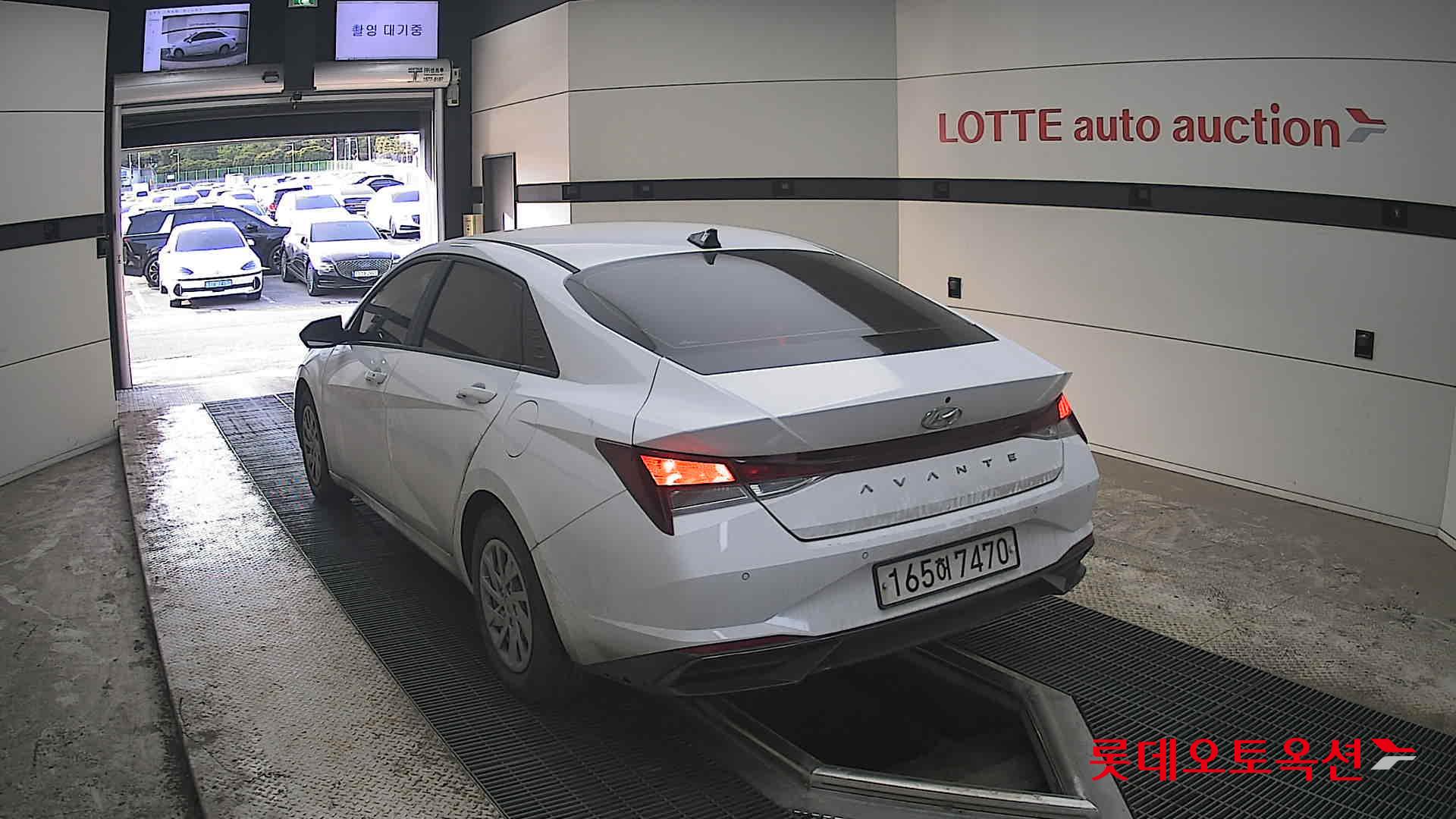 Hyundai Elantra 2022 - Image 16