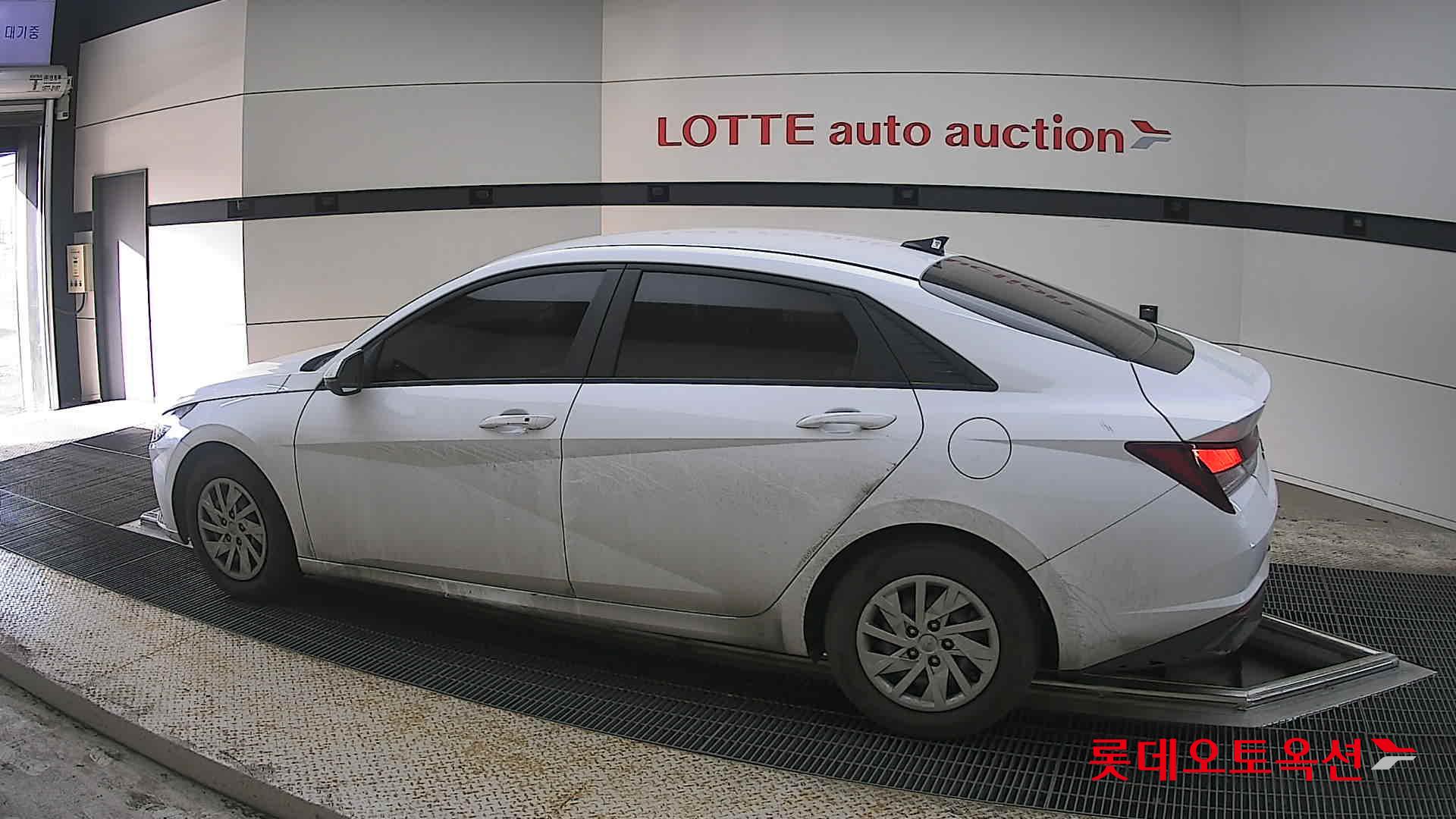 Hyundai Elantra 2022 - Image 14