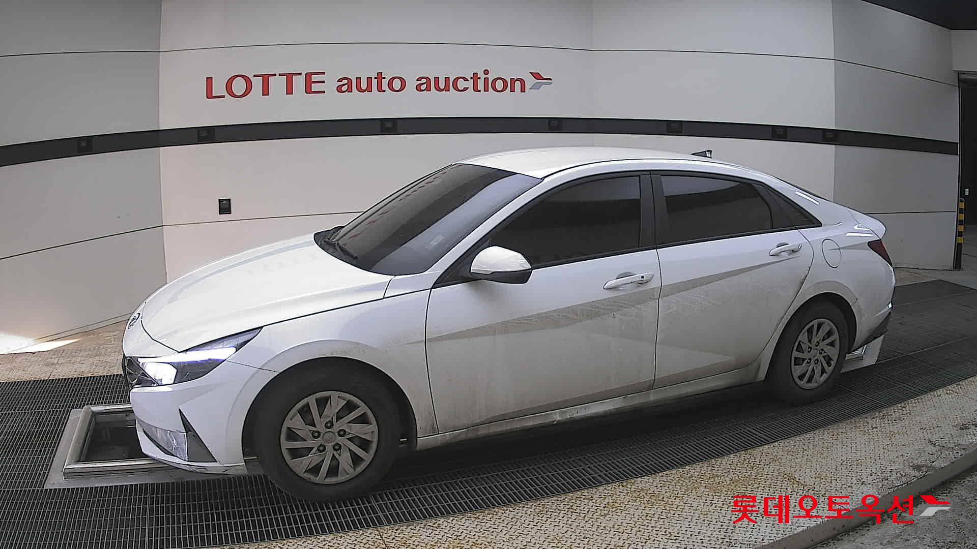 Hyundai Elantra 2022 - Image 12