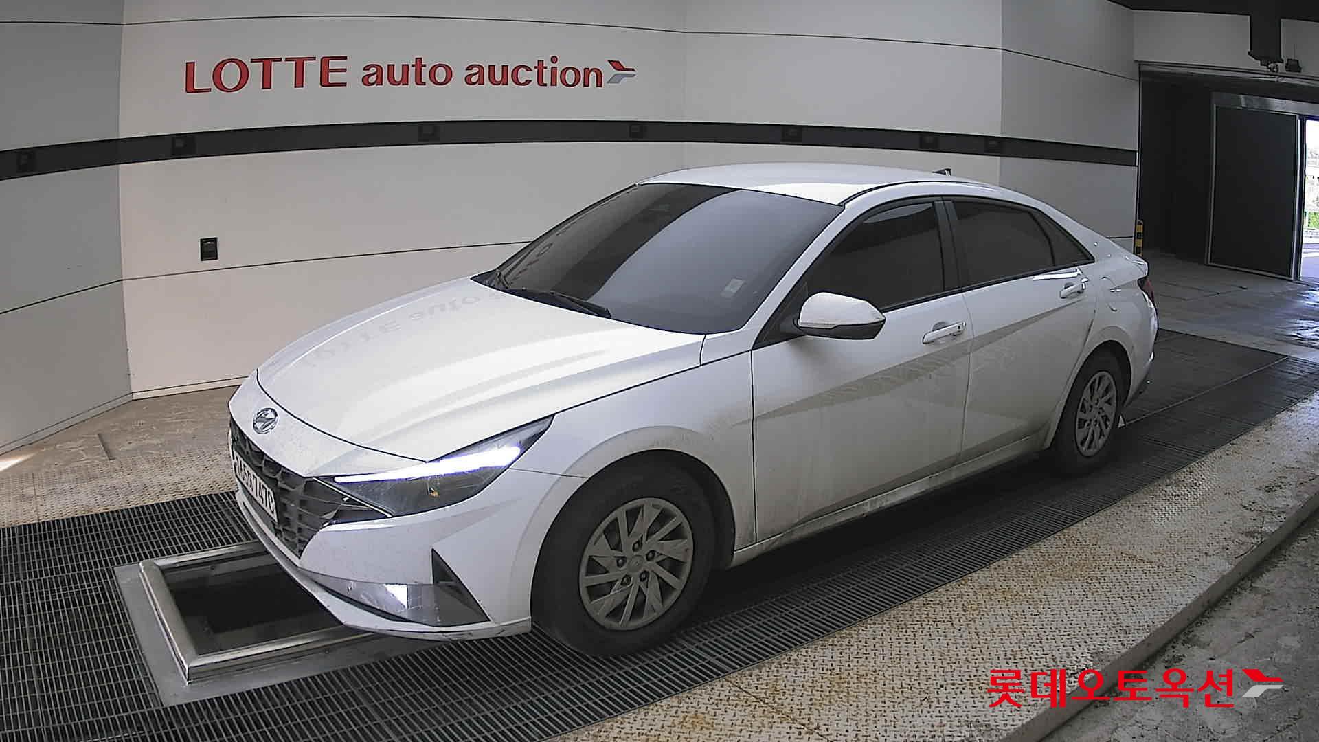 Hyundai Elantra 2022 - Image 11