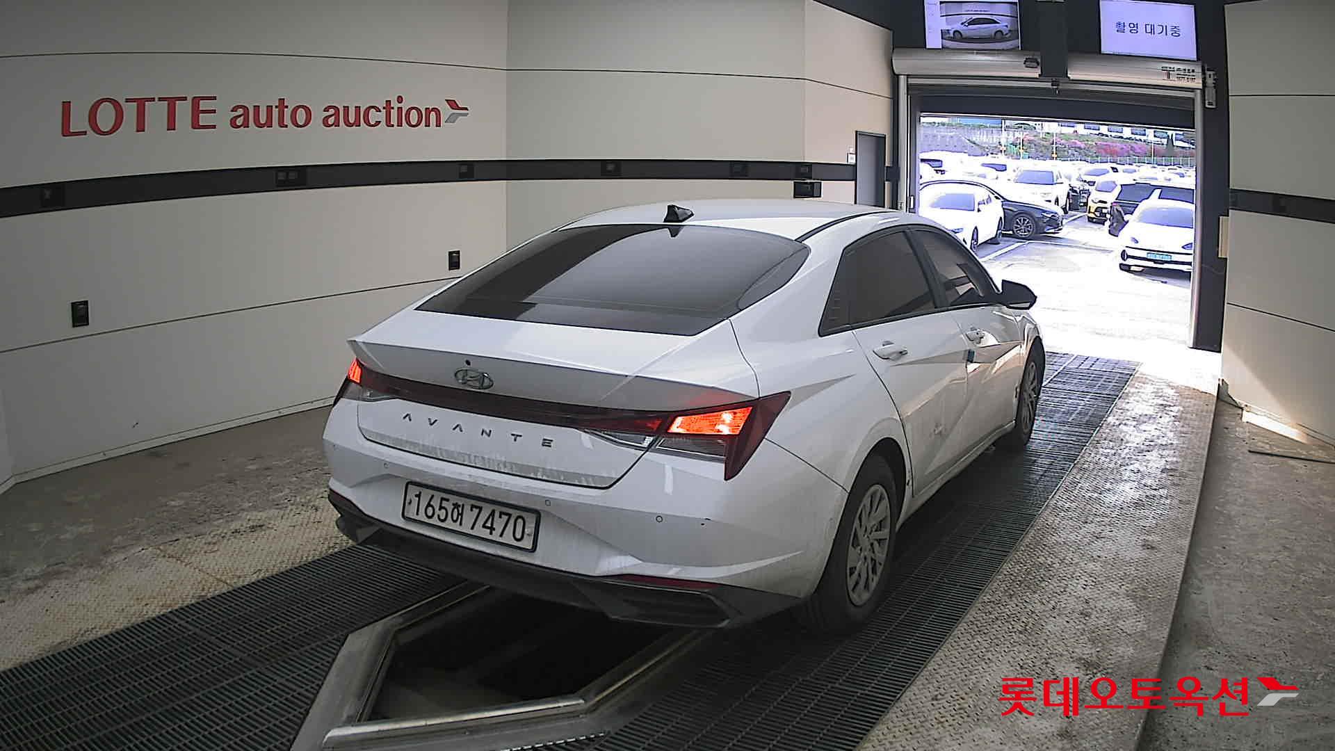 Hyundai Elantra 2022 - Image 18