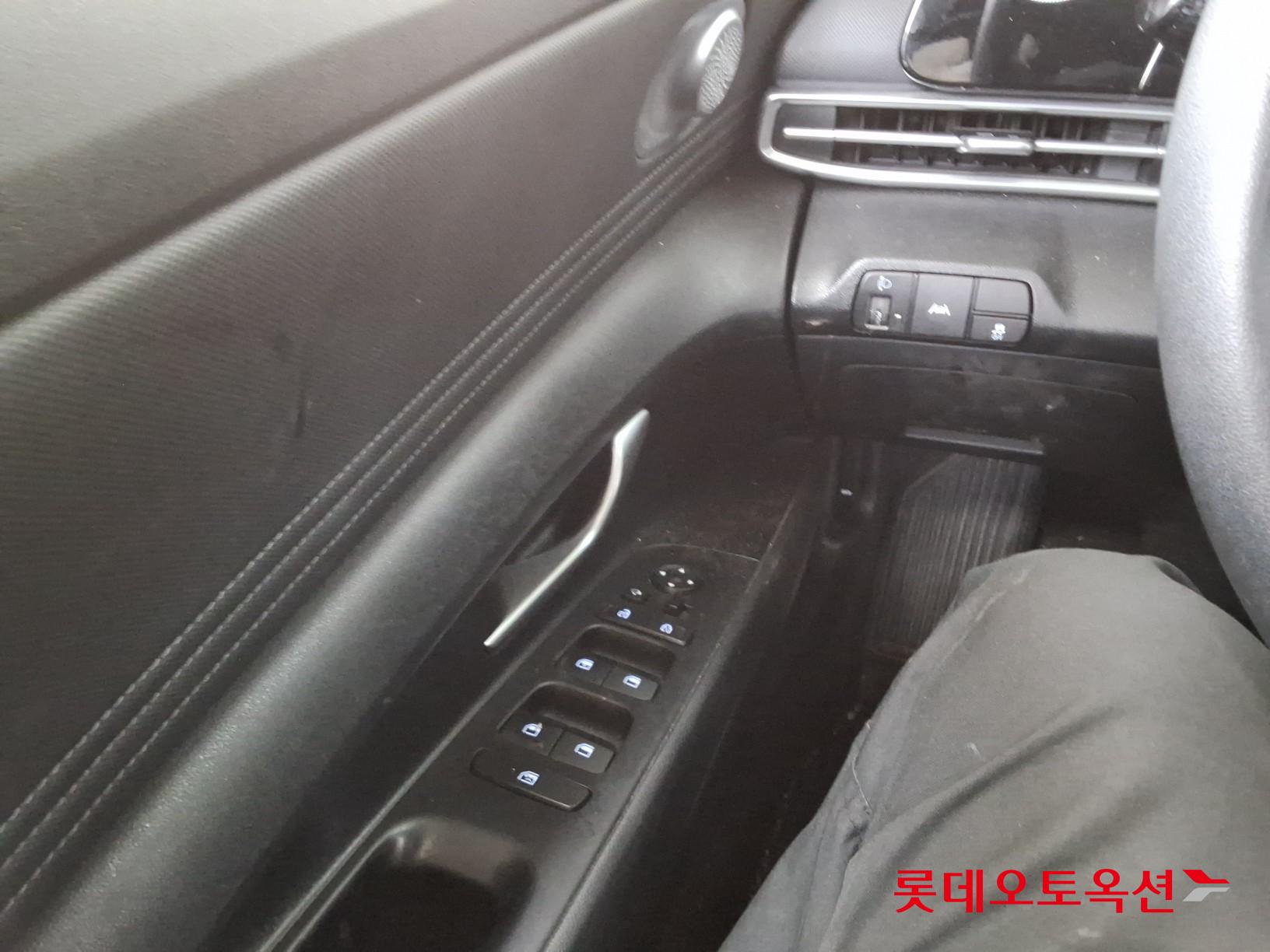 Hyundai Elantra 2022 - Image 29