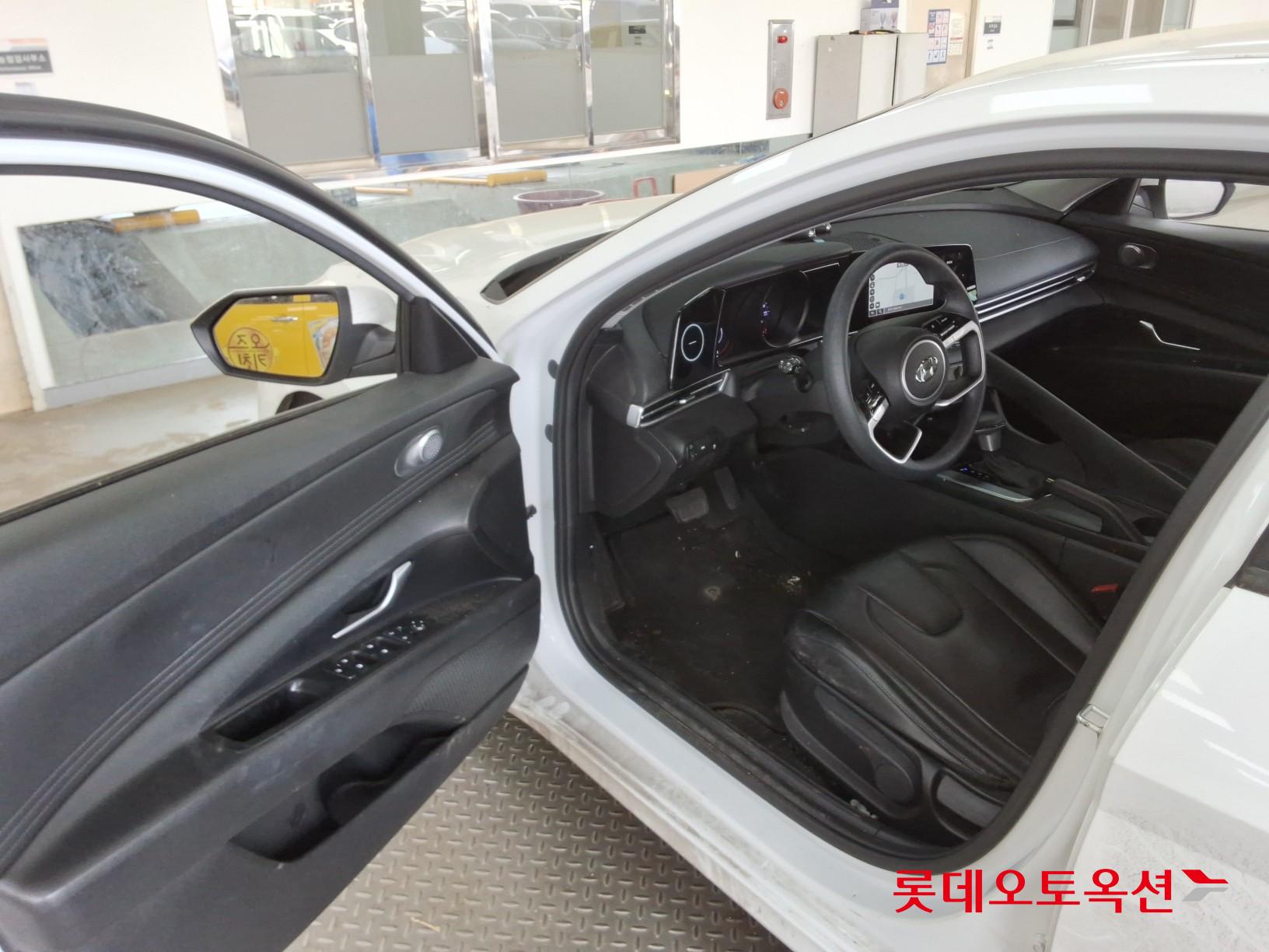 Hyundai Elantra 2022 - Image 36