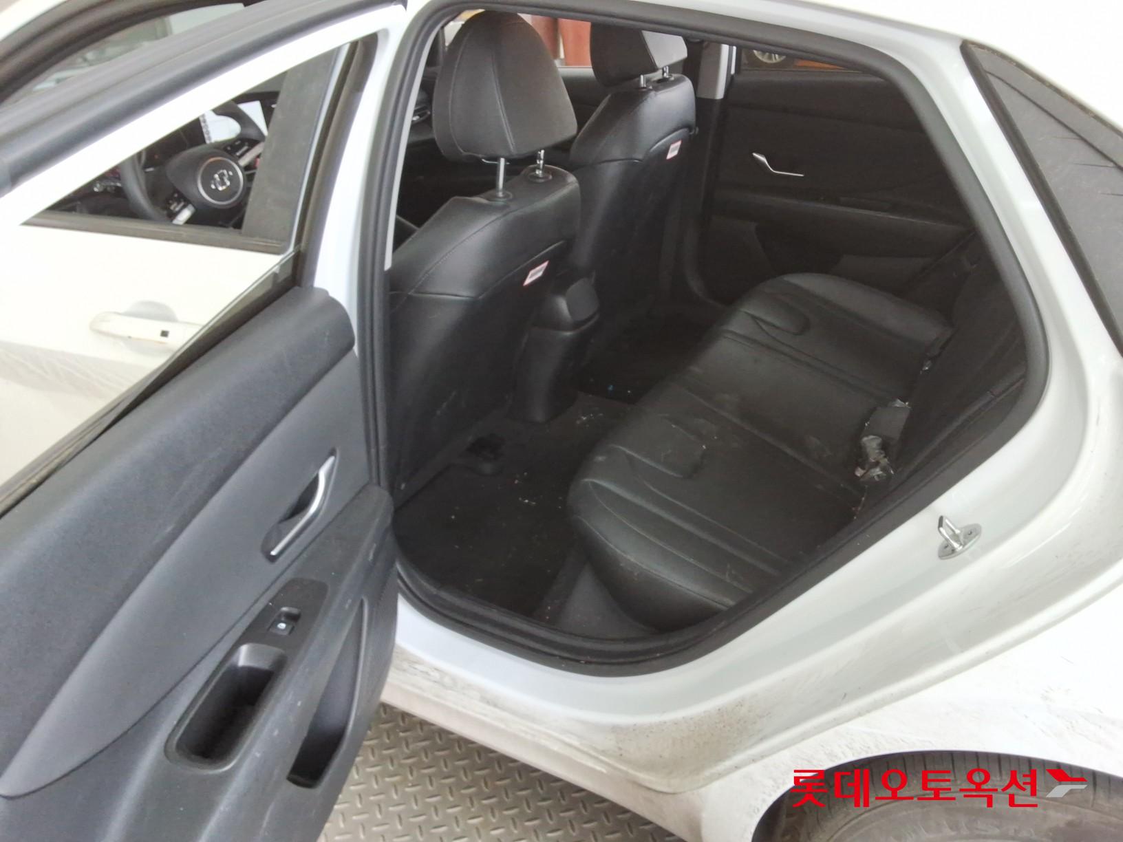 Hyundai Elantra 2022 - Image 37