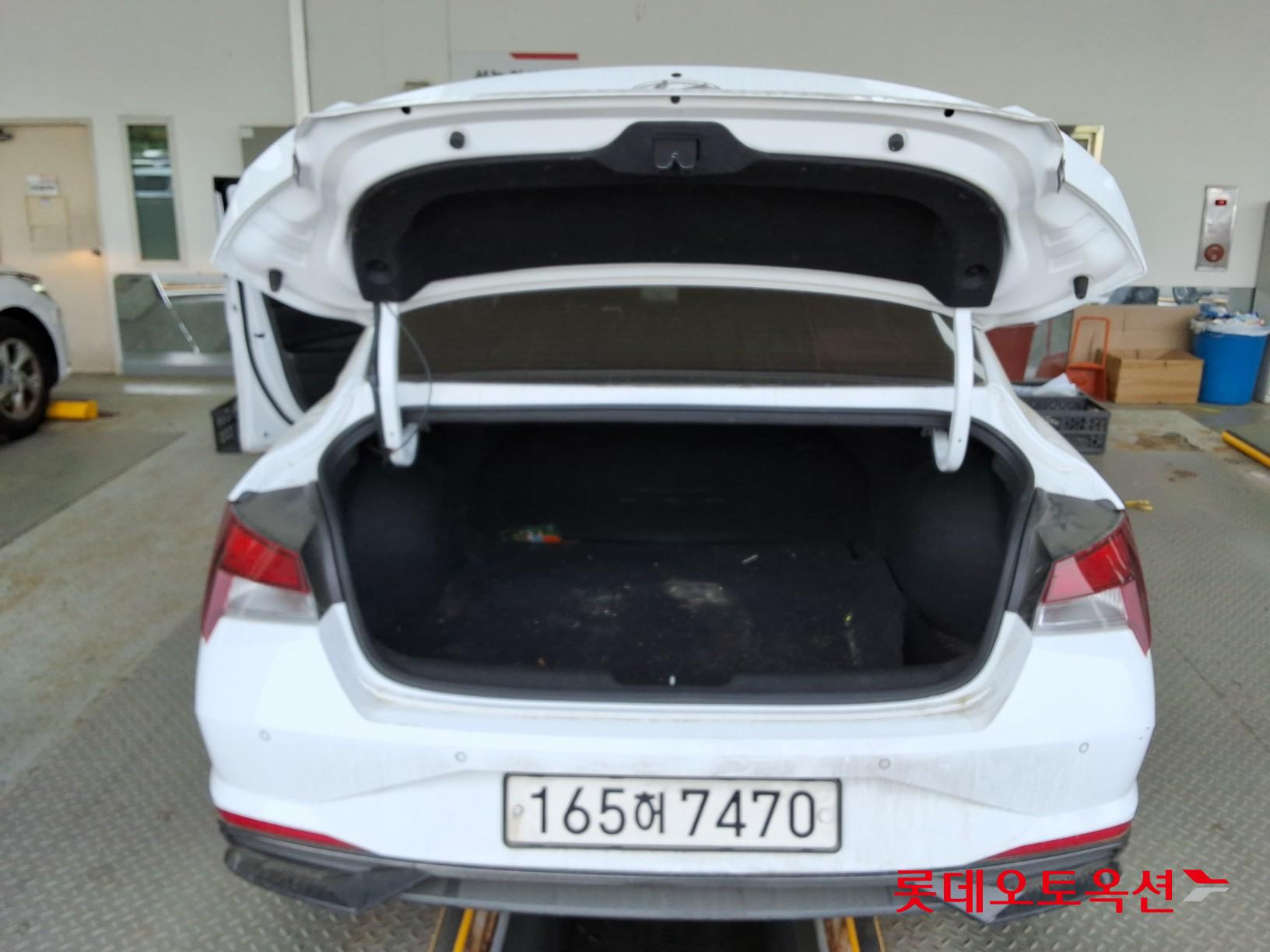 Hyundai Elantra 2022 - Image 9