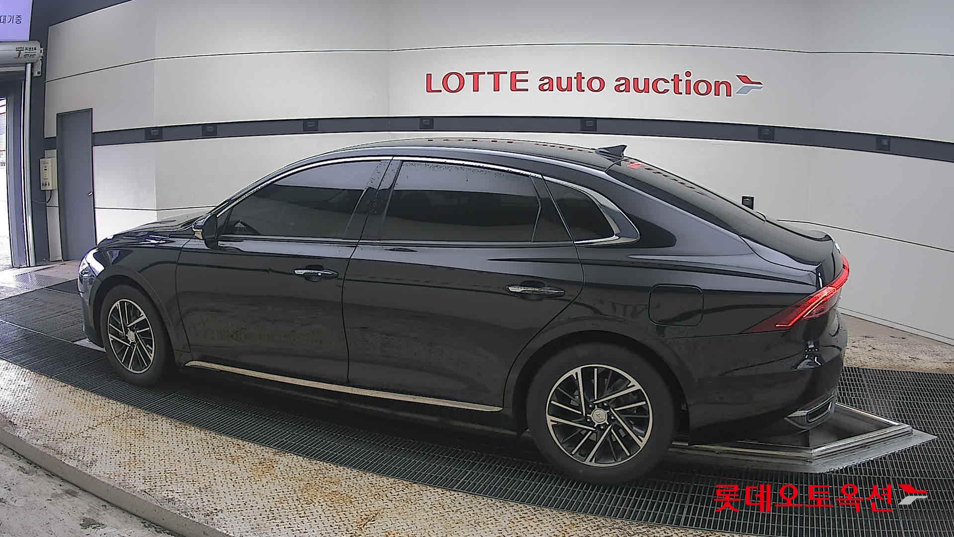Hyundai Grandeur - 14