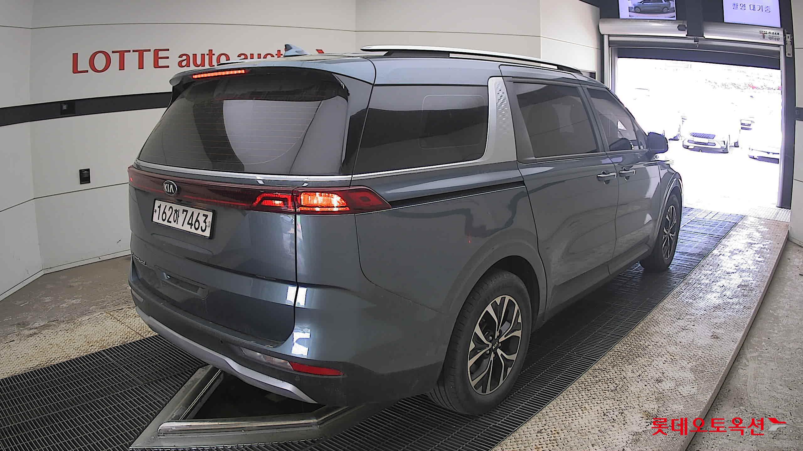 Kia Carnival - 5