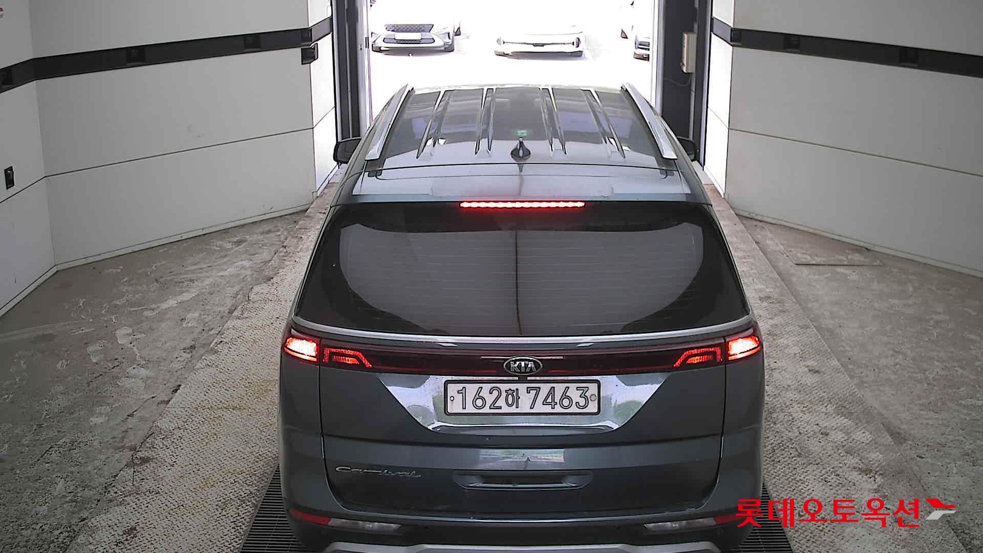 Kia Carnival - 17