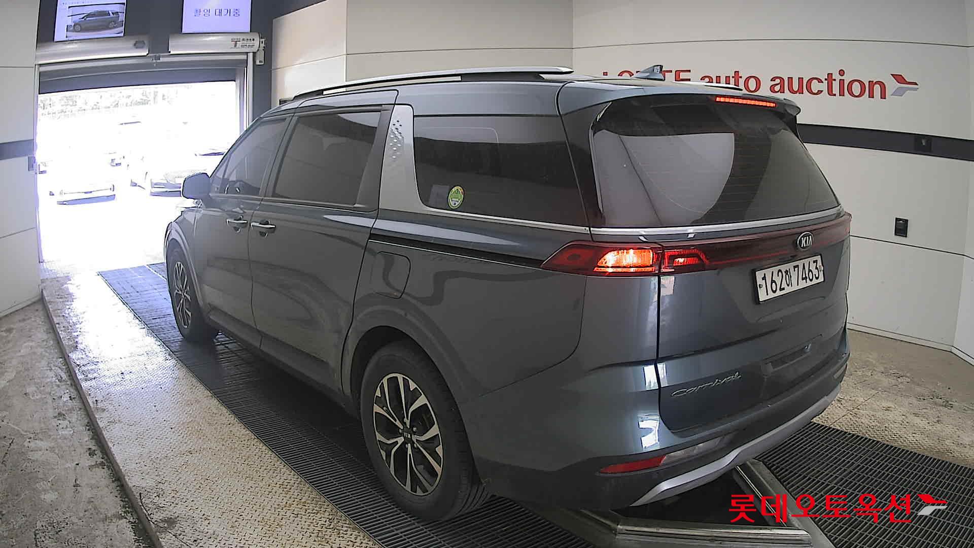 Kia Carnival - 4