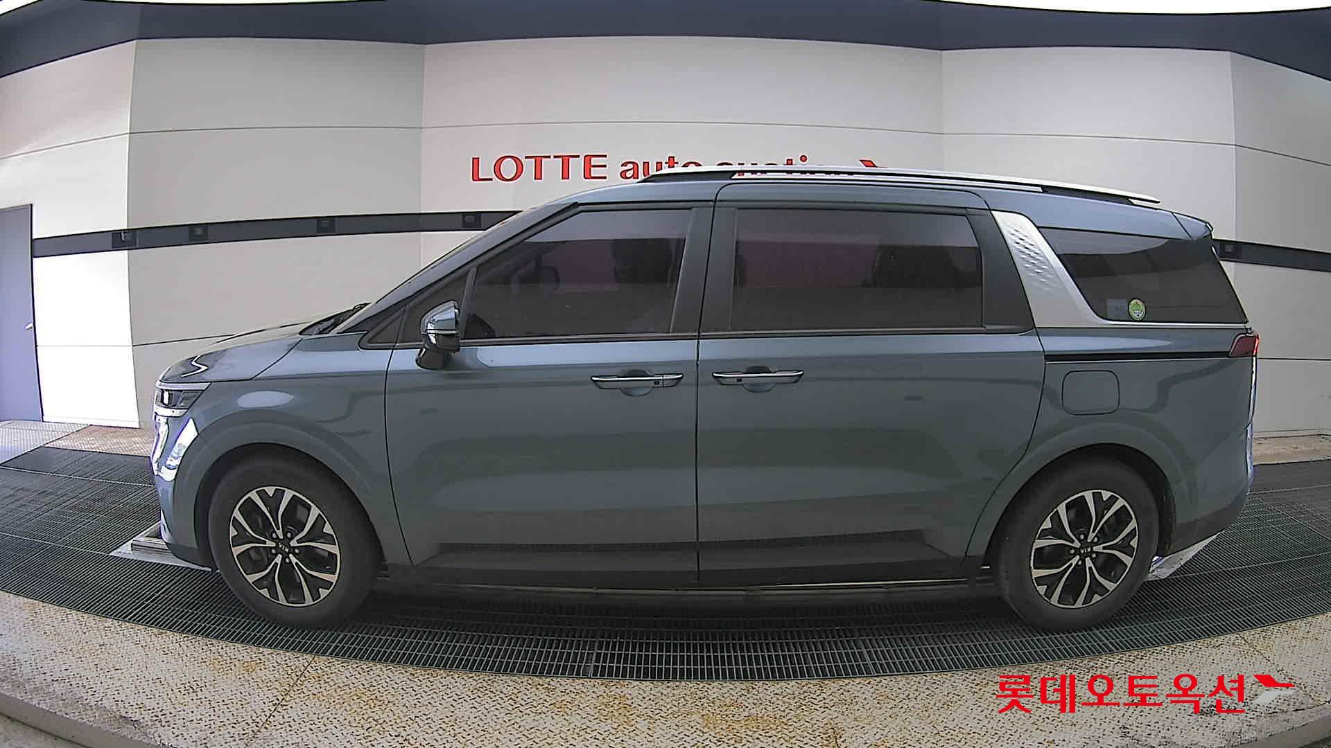 Kia Carnival - 13