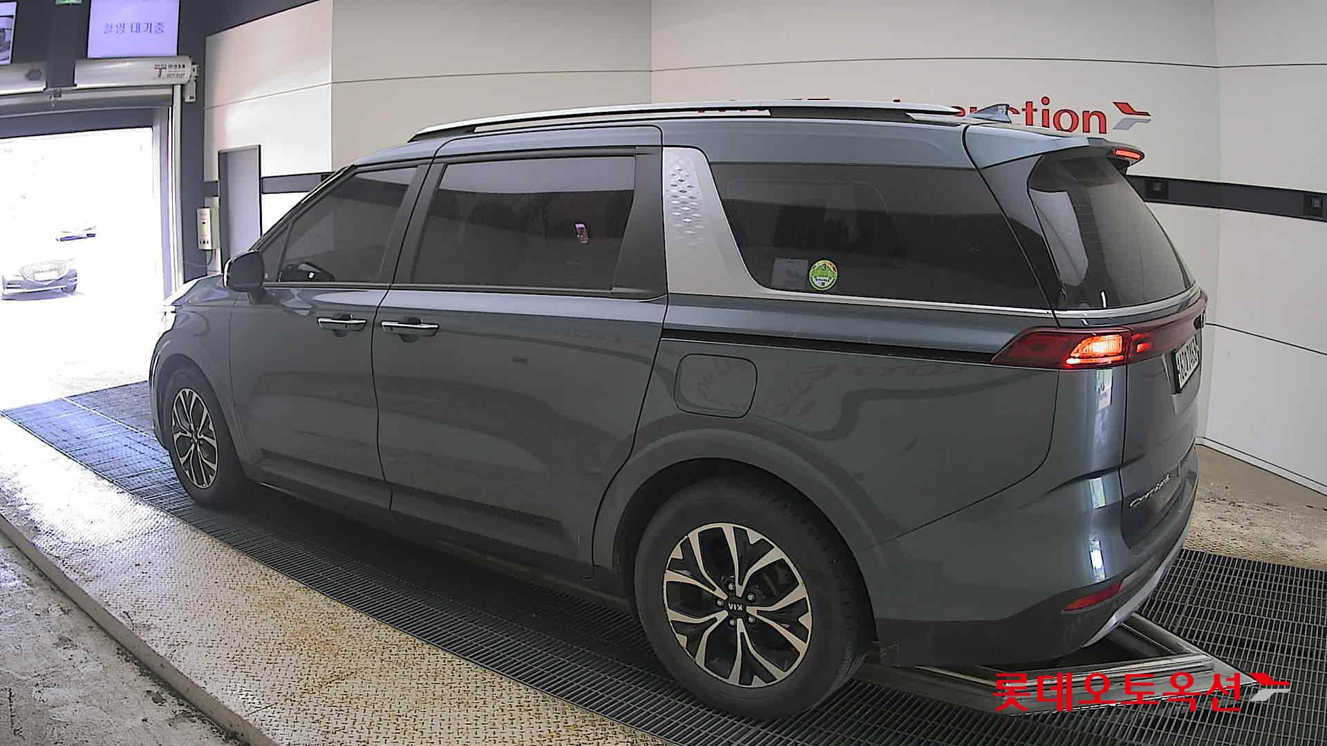 Kia Carnival - 15