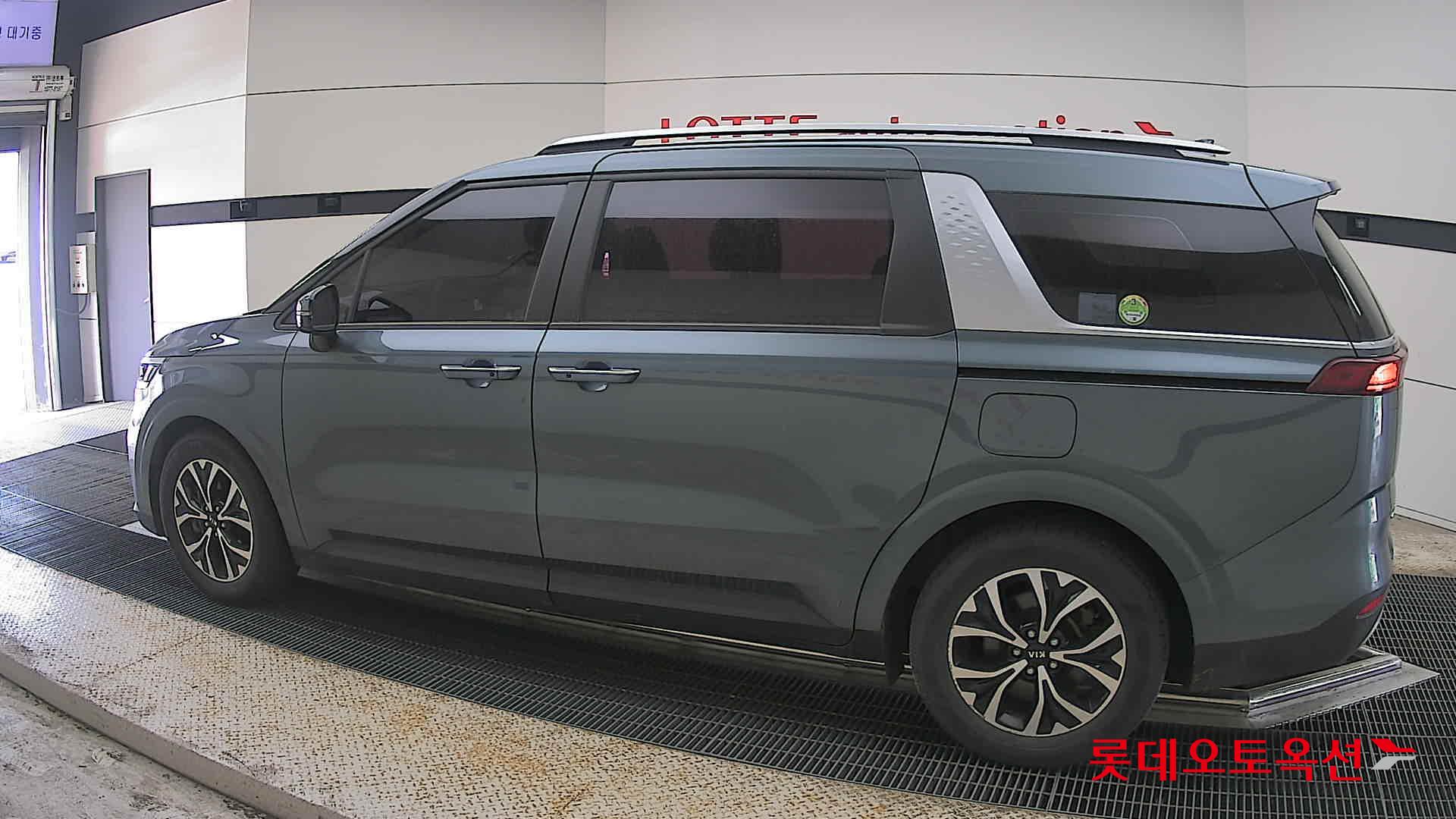 Kia Carnival - 14