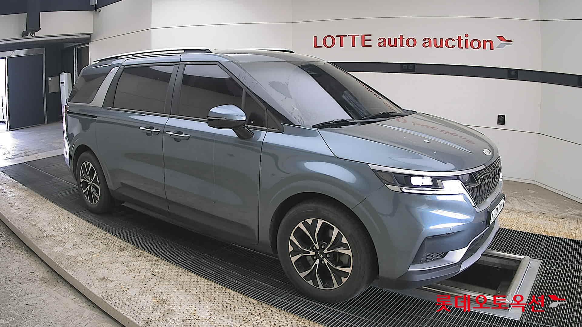 Kia Carnival - 23