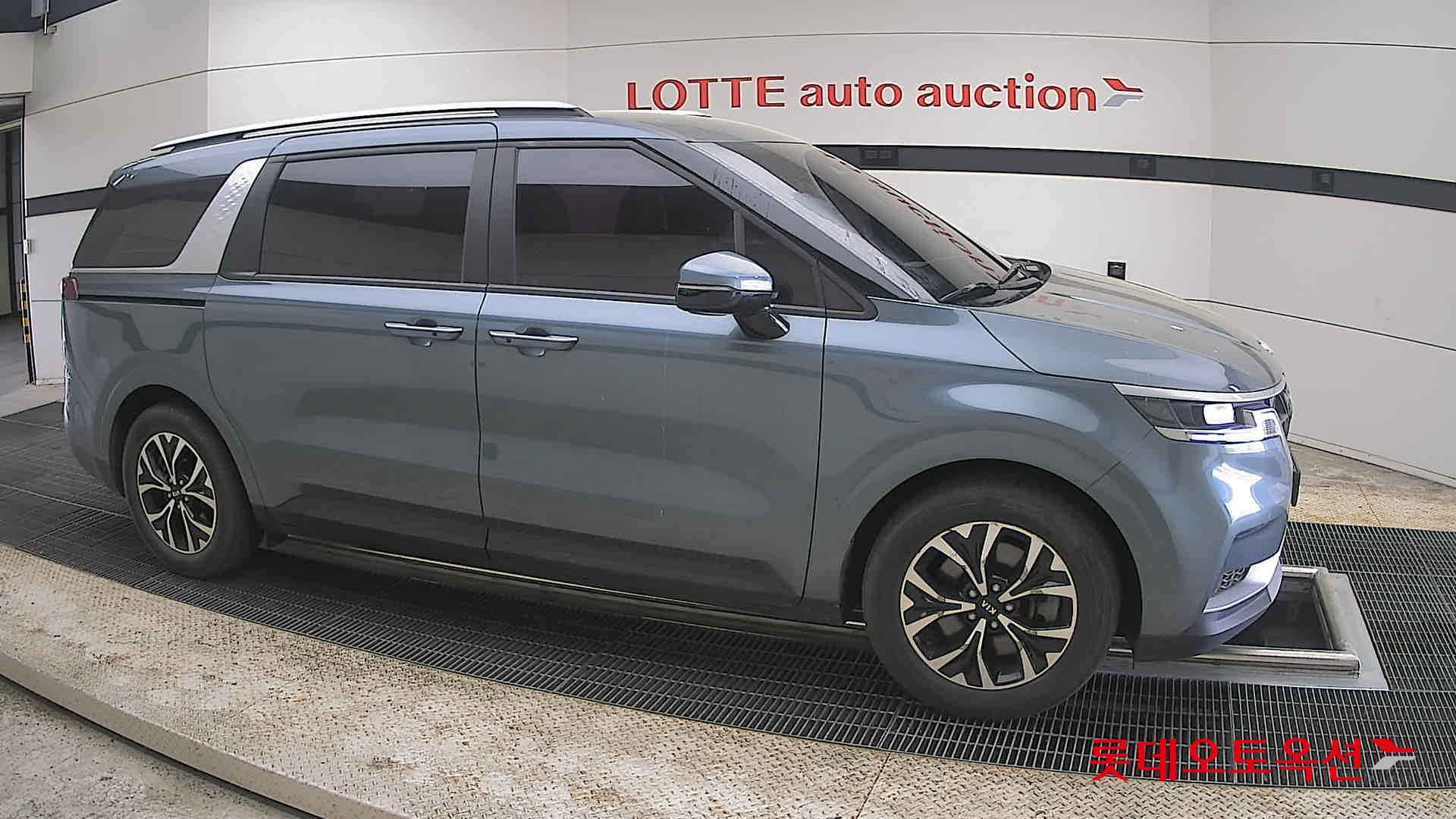 Kia Carnival - 22